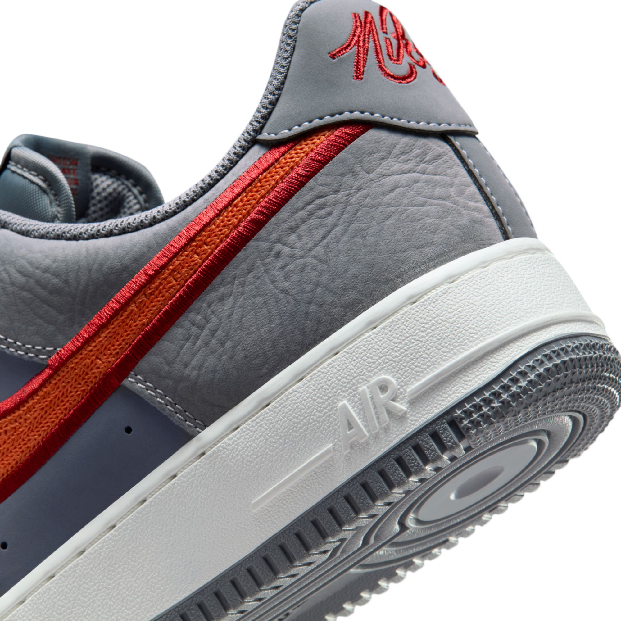 Nike Men's Air Force 1 '07 LV8 Shoes product image