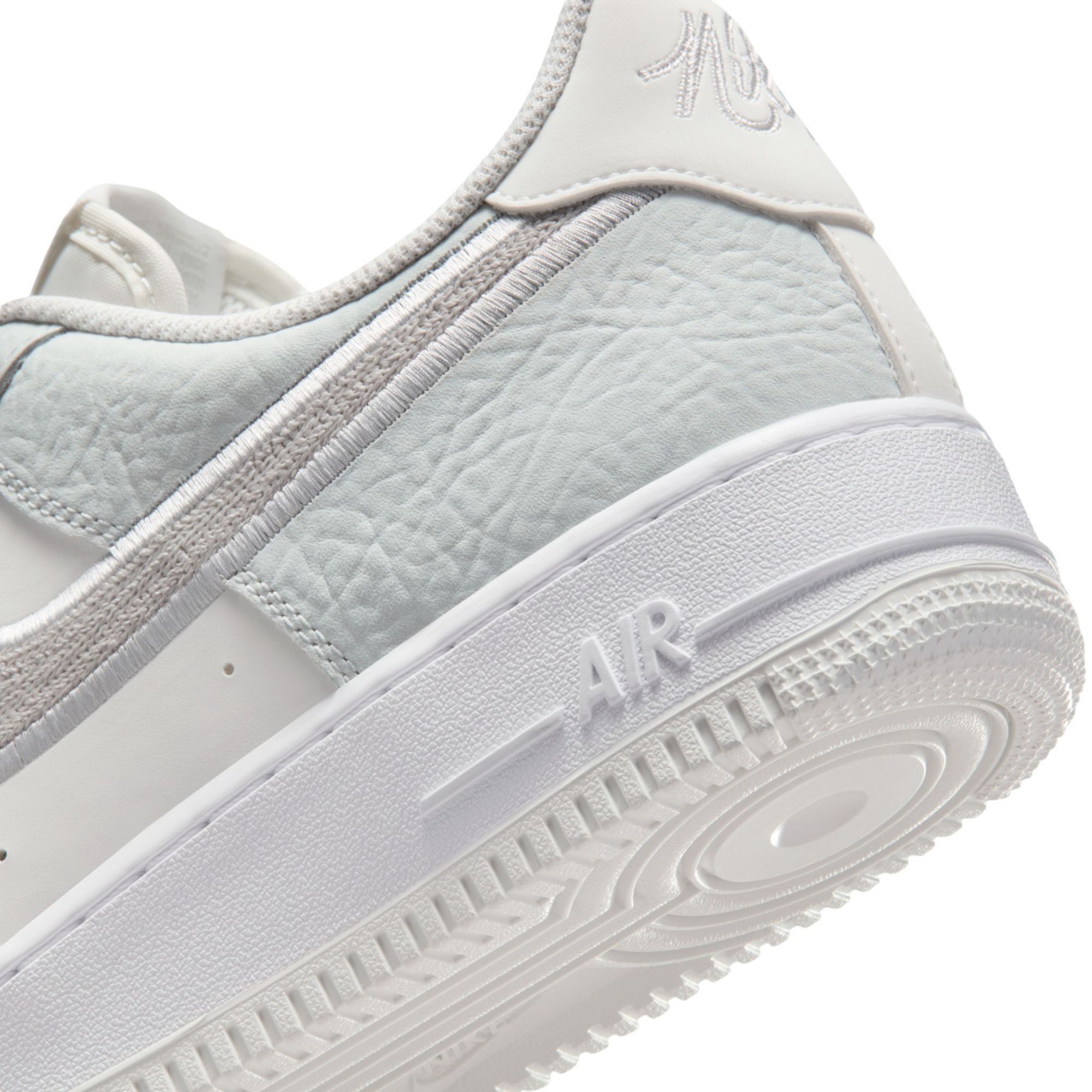 Nike Men's Air Force 1 '07 LV8 Shoes product image