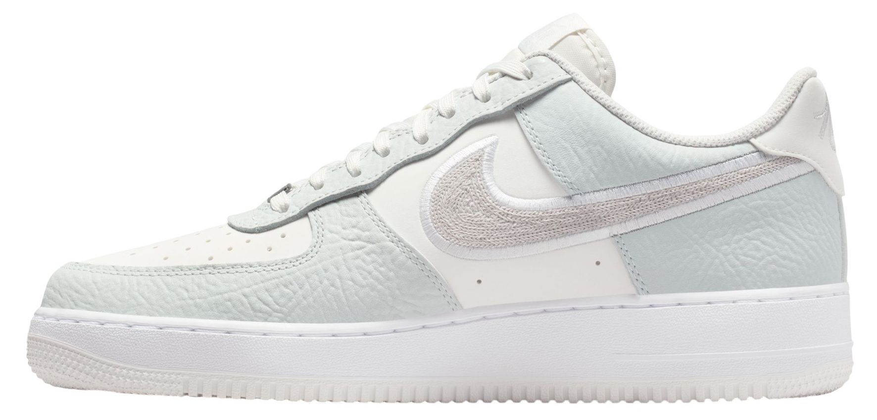 Nike Men's Air Force 1 '07 LV8 Shoes product image