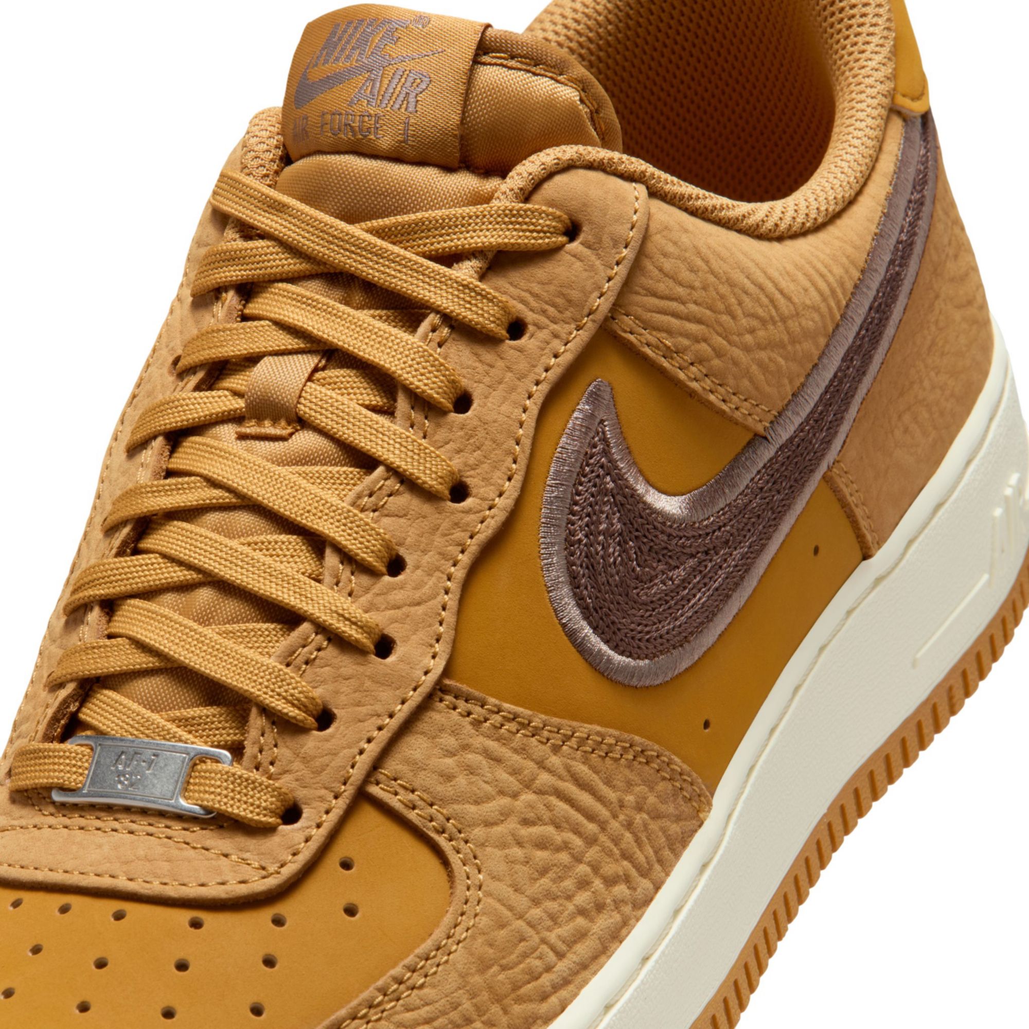 Nike Men's Air Force 1 '07 LV8 Shoes product image