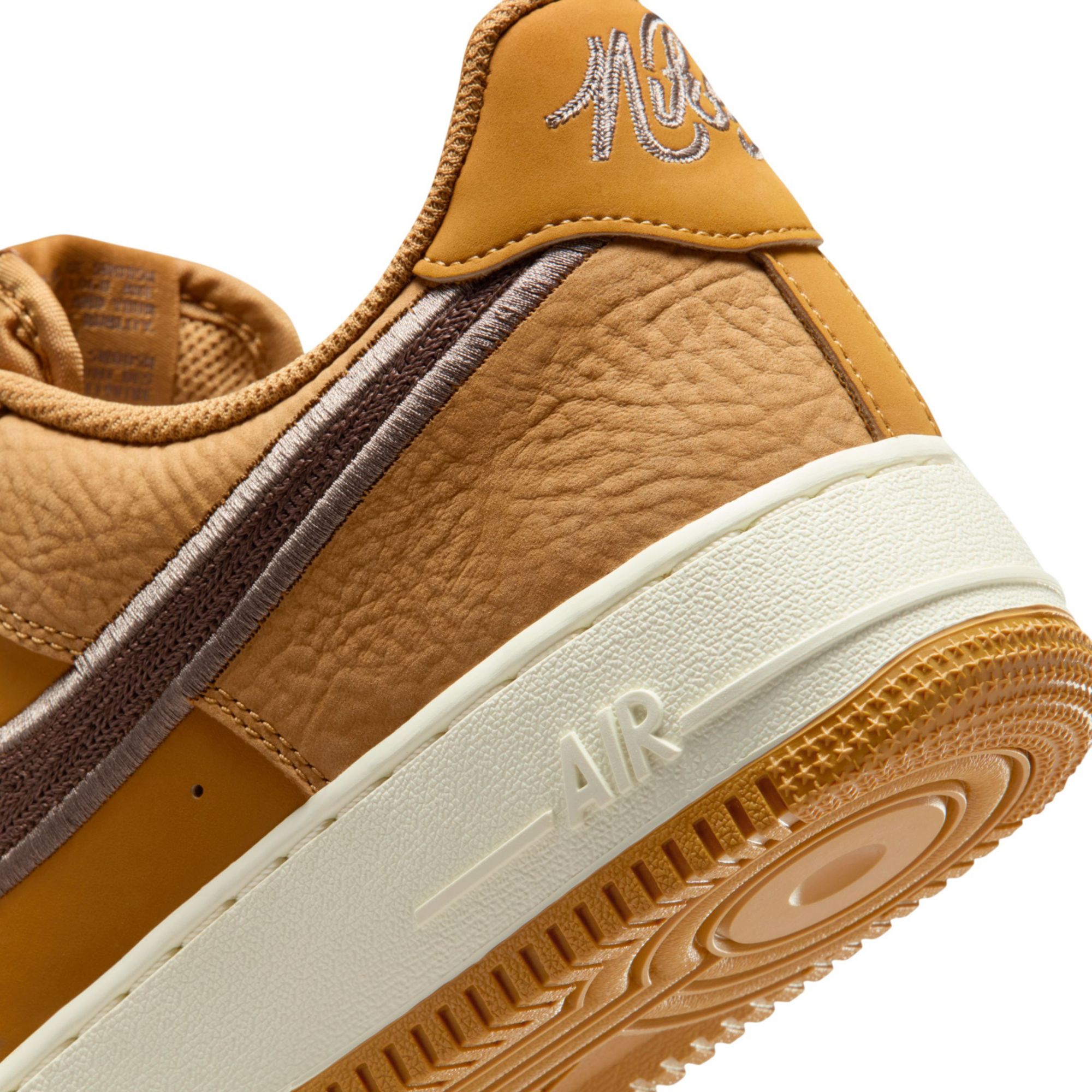 Nike Men's Air Force 1 '07 LV8 Shoes product image
