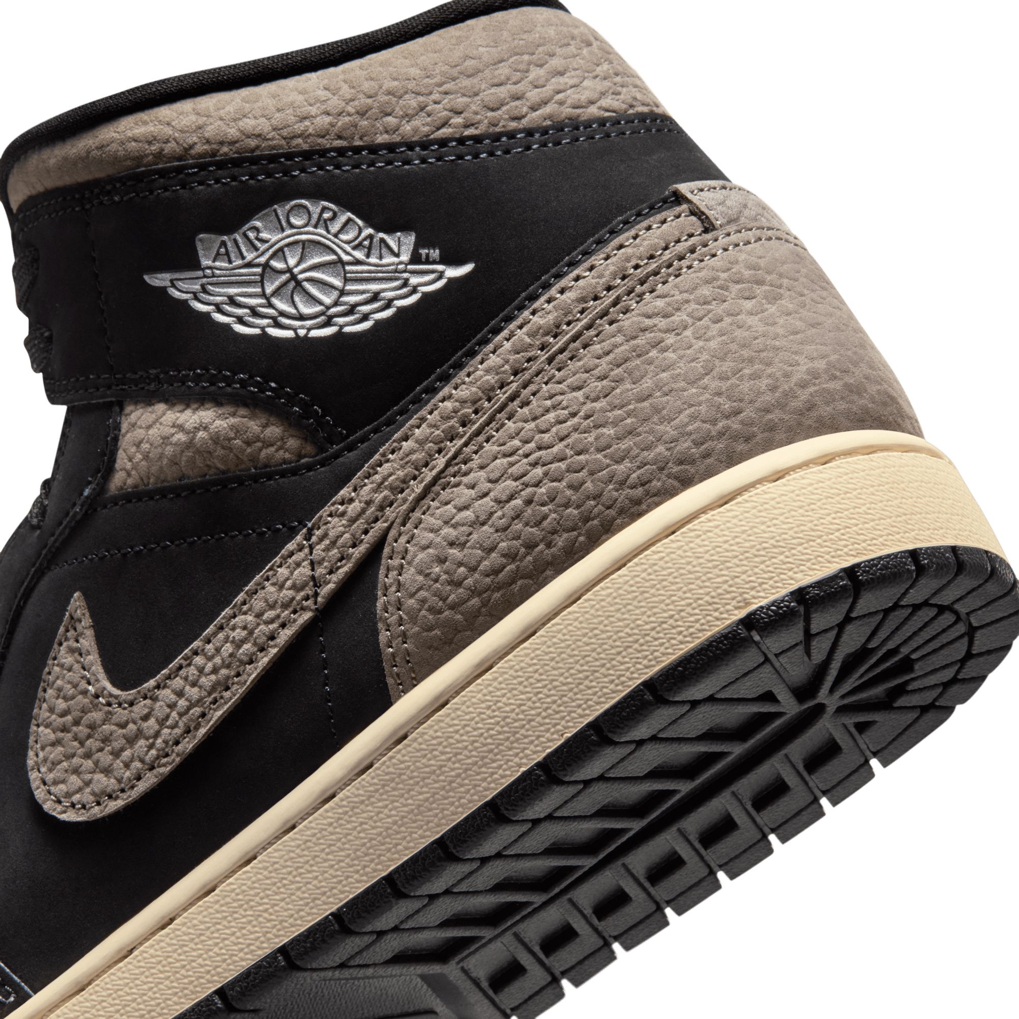 Air Jordan 1 Mid SE Shoes product image