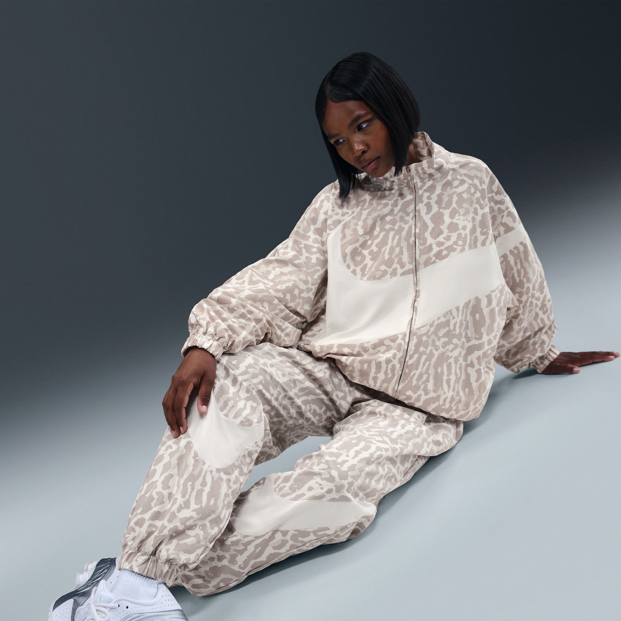 Nike Women's Sportswear Woven Printed Pants product image