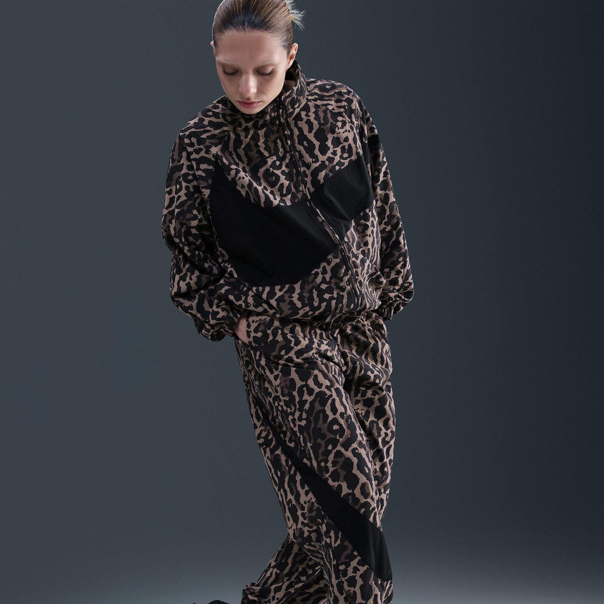 Nike Women's Sportswear Woven Printed Pants product image