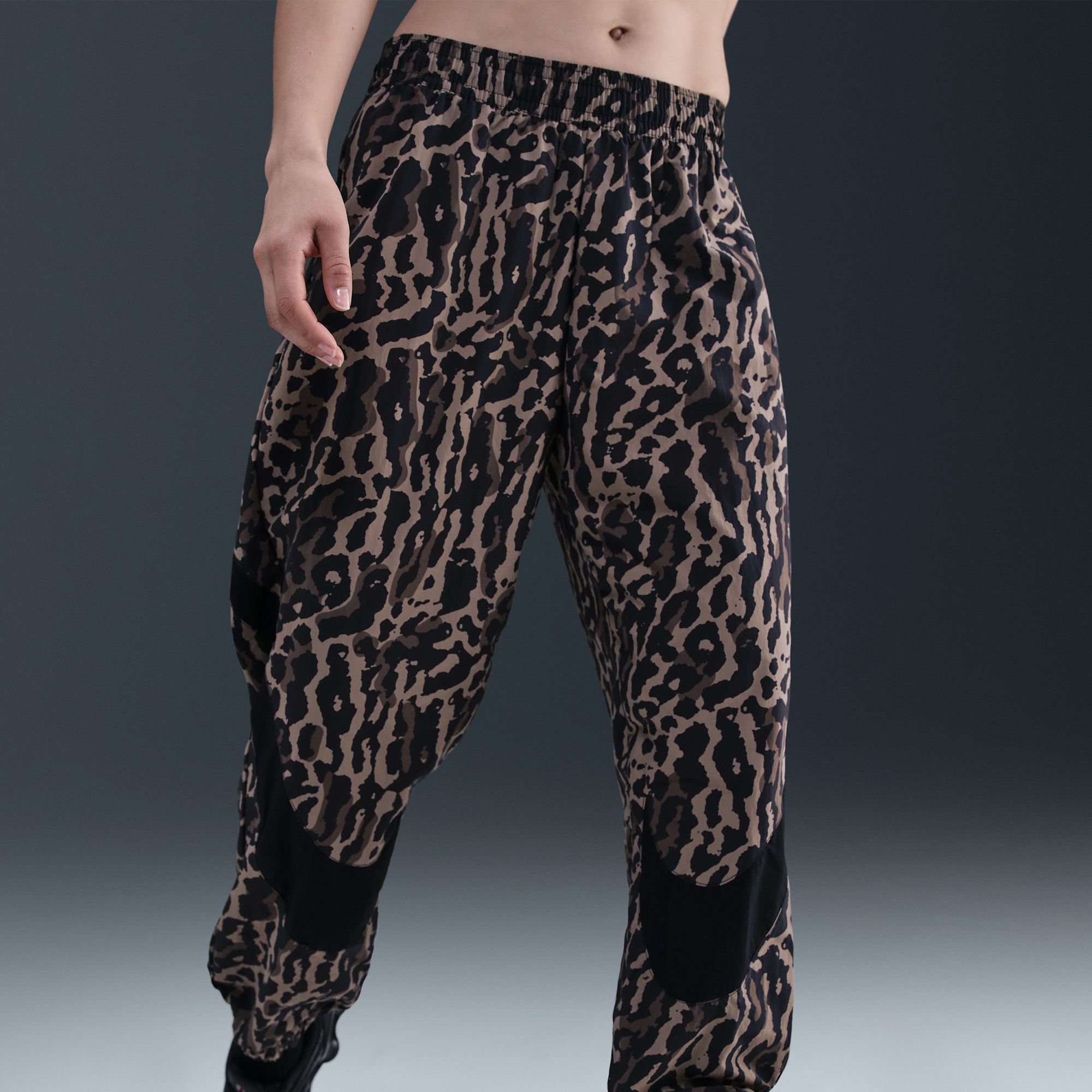 Nike Women's Sportswear Woven Printed Pants product image