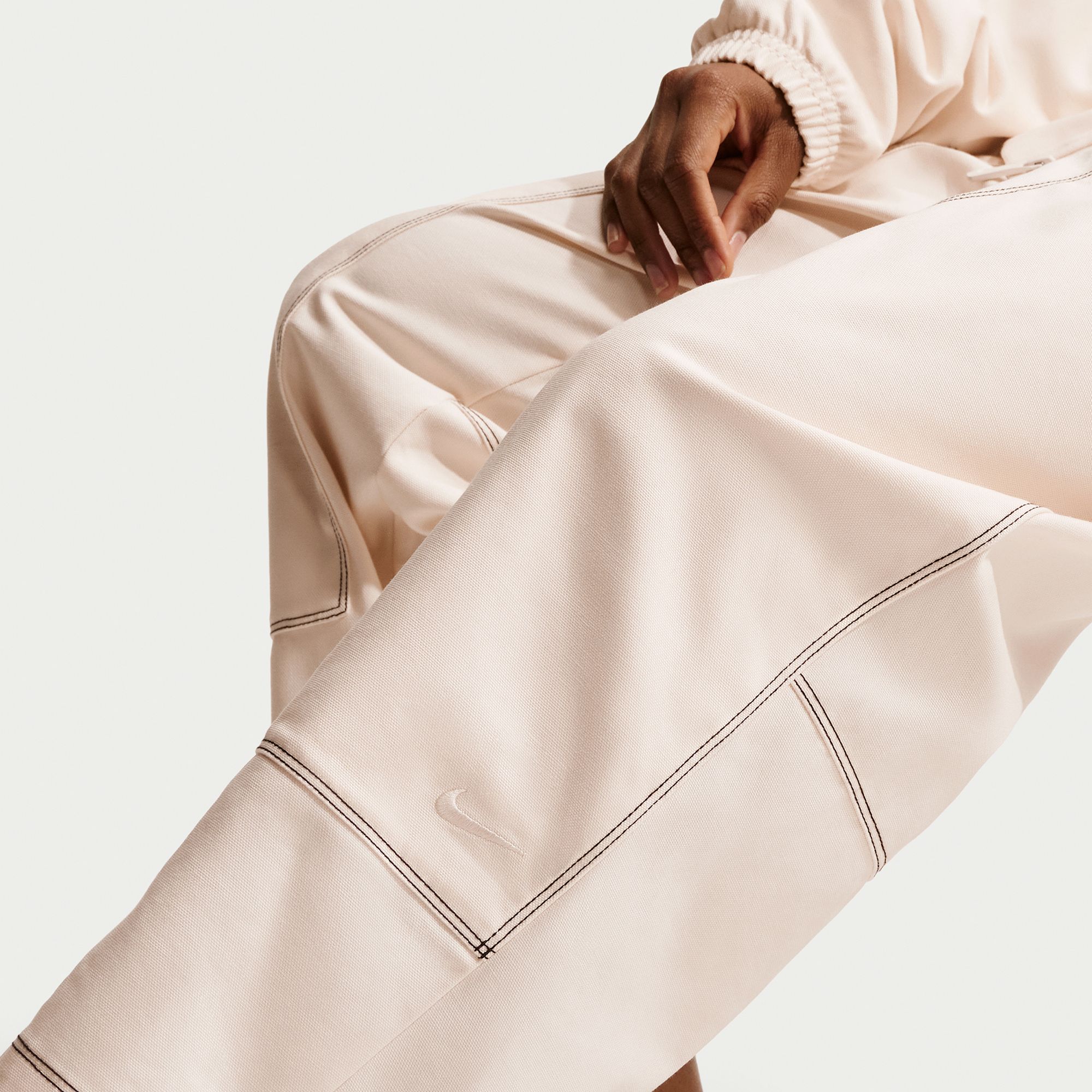 Nike Women's Sportswear Loose Low-Rise Carpenter Pants product image