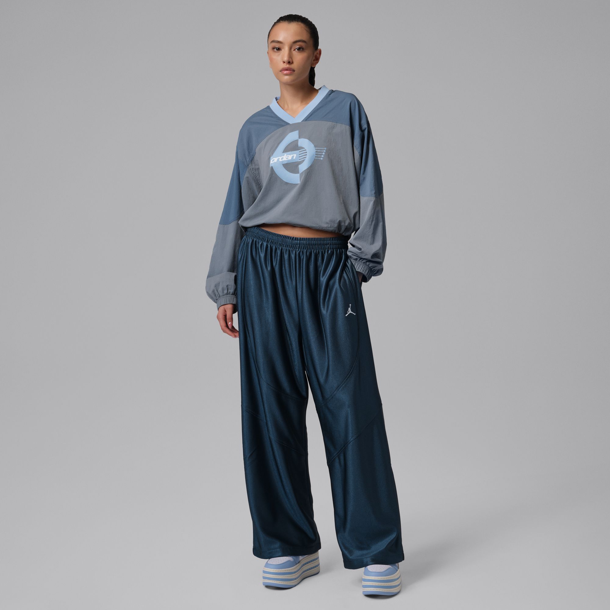 Jordan Women's Brooklyn Woven Long-Sleeve Graphic Pullover product image