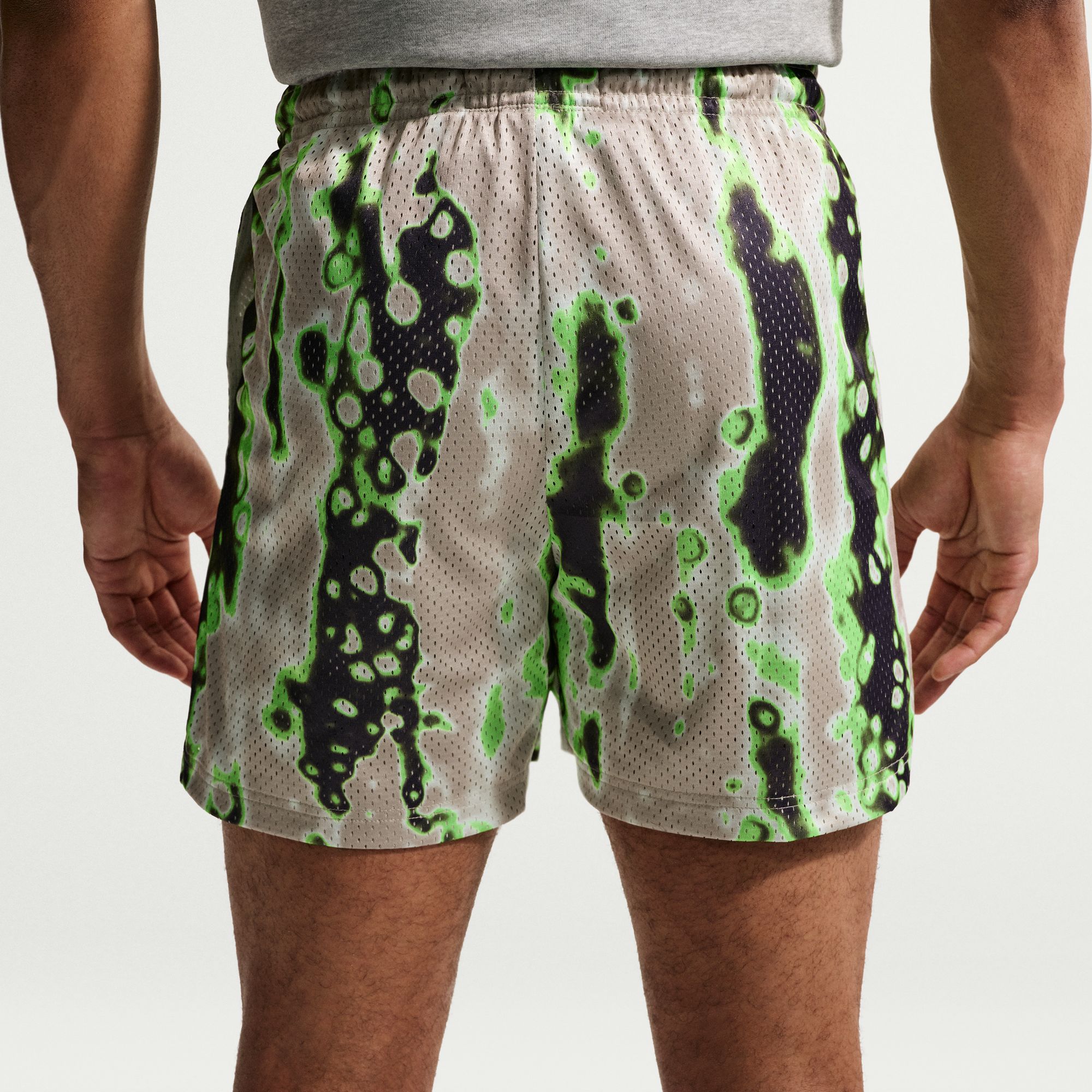 Nike Men's Dri-FIT Standard Issue Allover Print 5" Practice Mesh Shorts product image