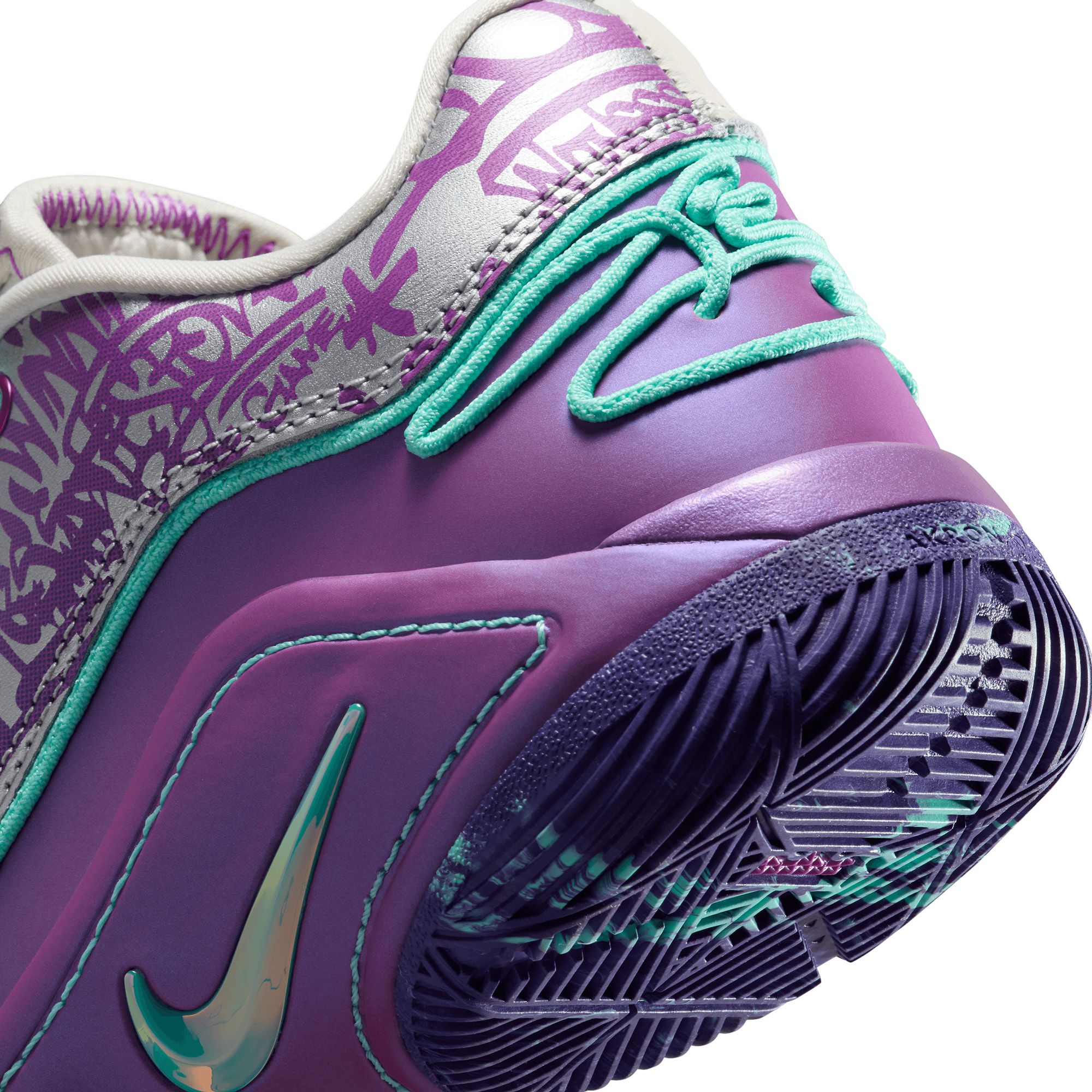 Nike Kids' Grade School Lebron XXII Basketball Shoes product image