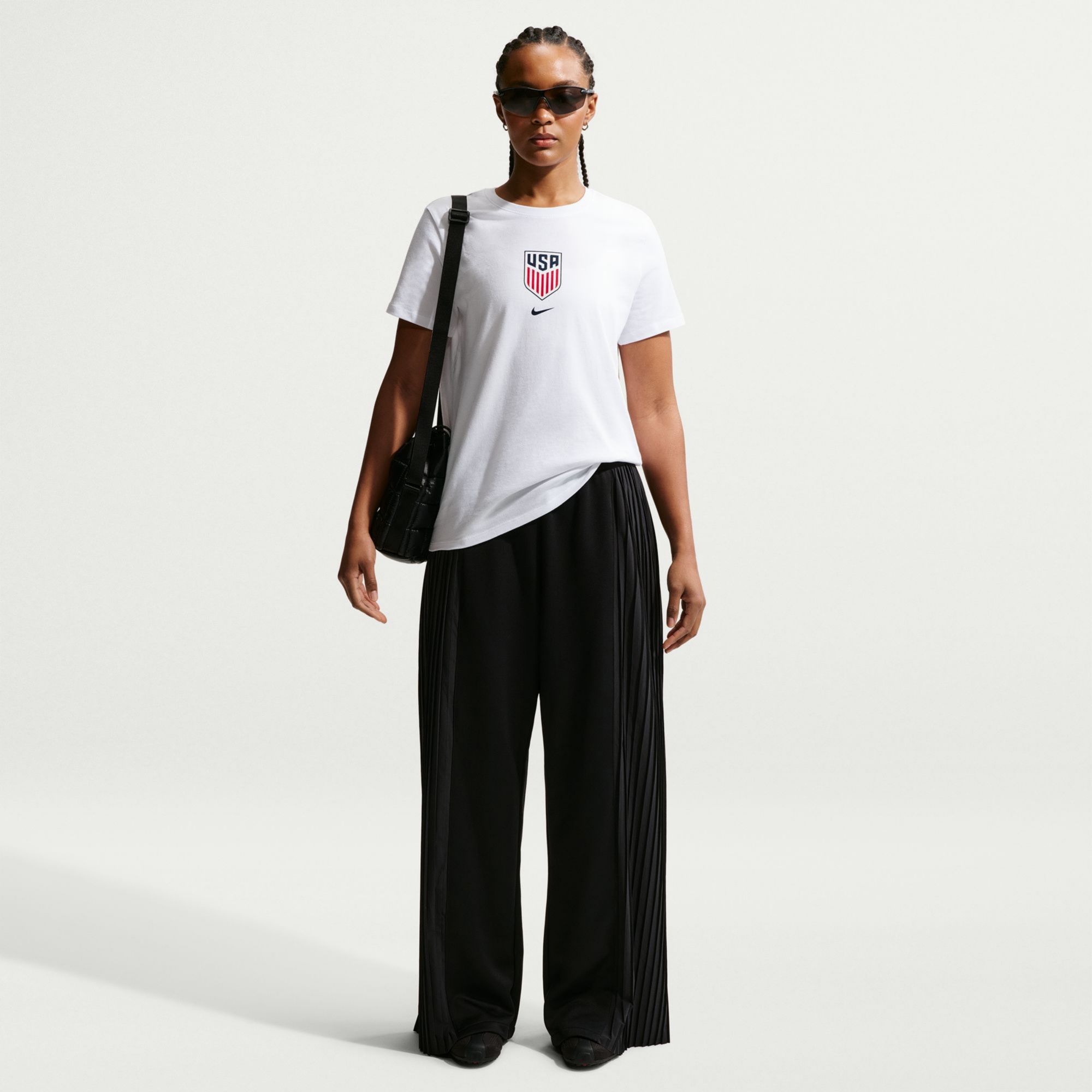 Nike Women's USMNT 2026 Home Crest T-Shirt product image