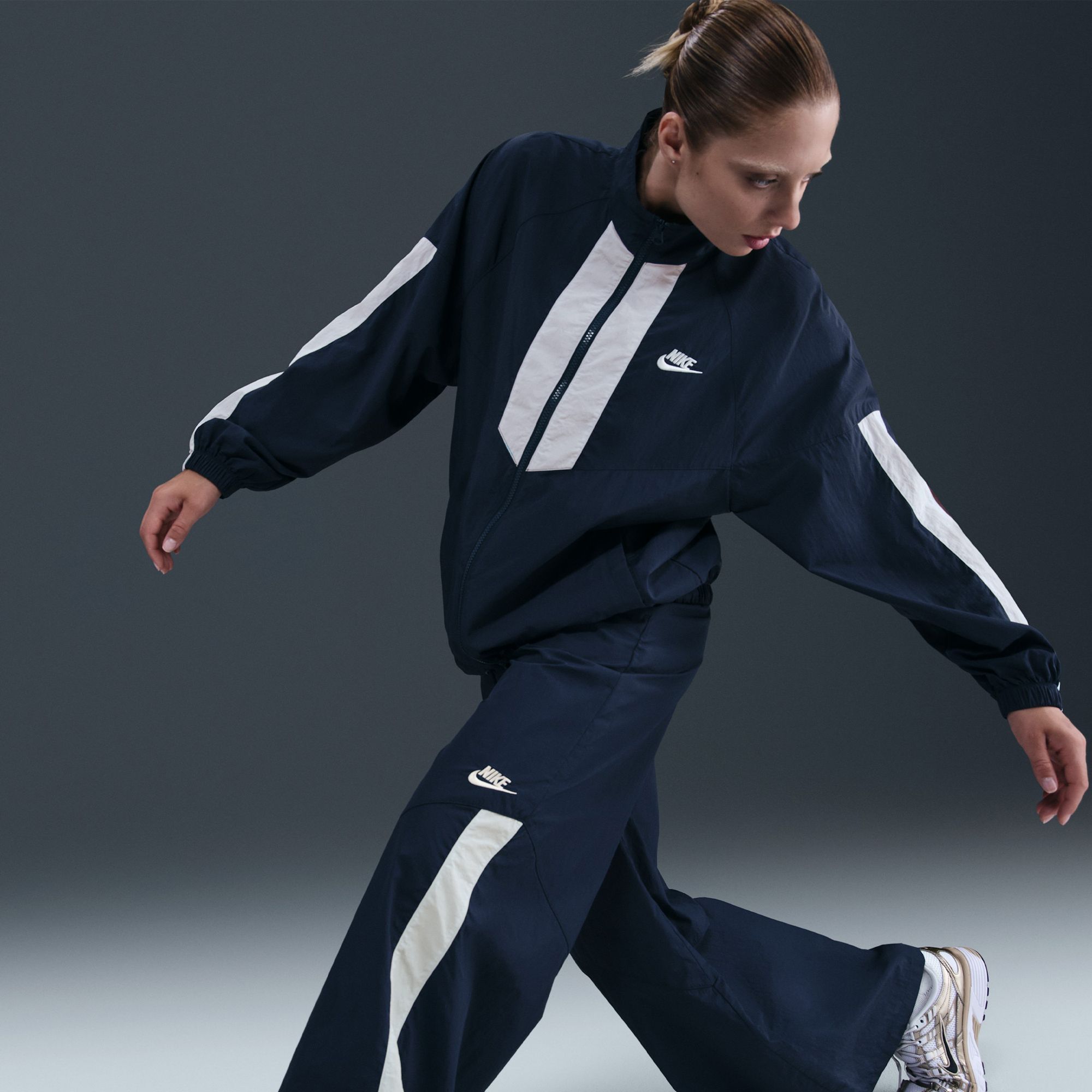 Nike Women's Sportswear Wide-Leg Woven Pants product image