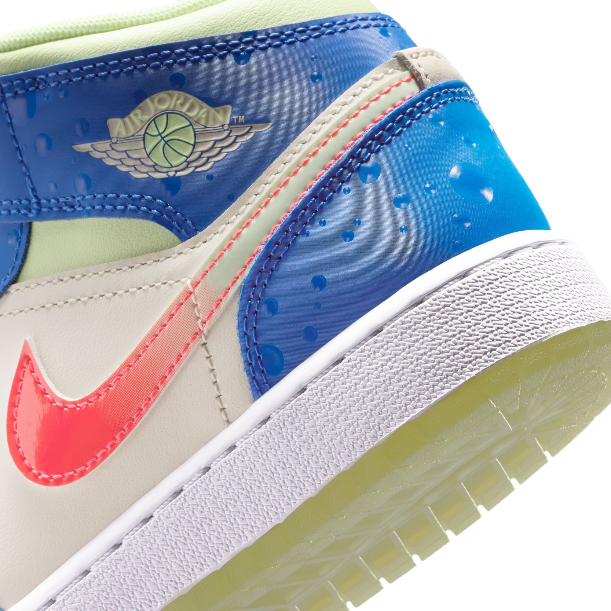 Jordan Kids' Grade School Air Jordan 1 Mid SE Basketball Shoes product image