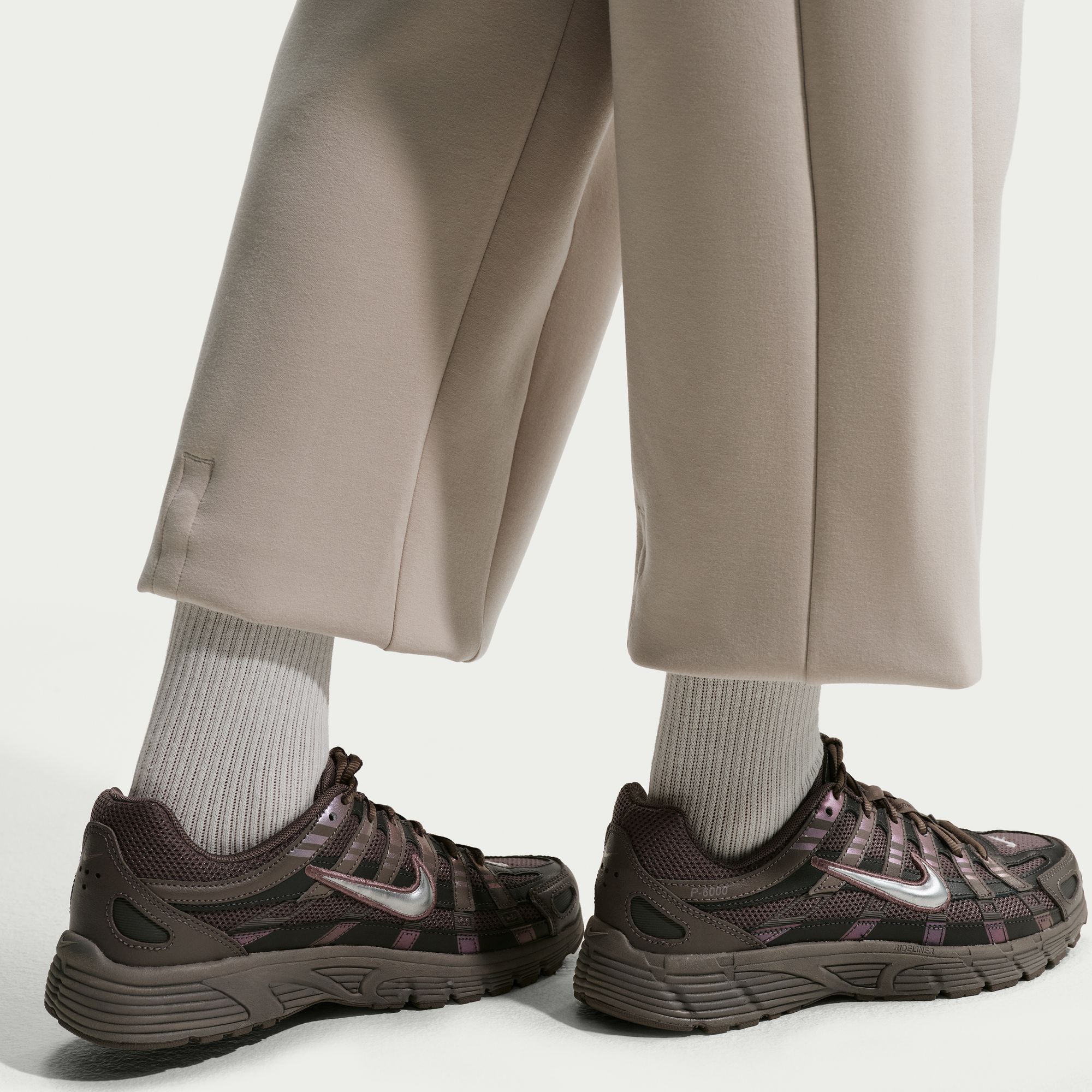 Nike Girls' MAVN High-Rise Therma-FIT Knit Pants product image