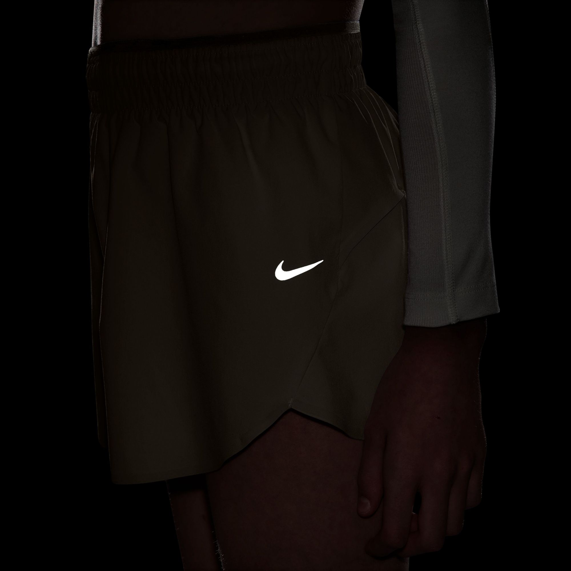 Nike Girls' MAVN Dri-FIT Woven 3" Shorts product image