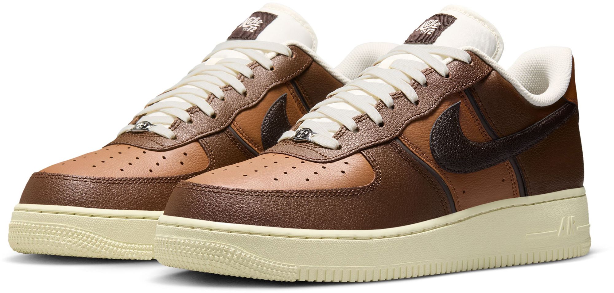 Nike Men's Air Force 1 '07 LV8 Shoes product image