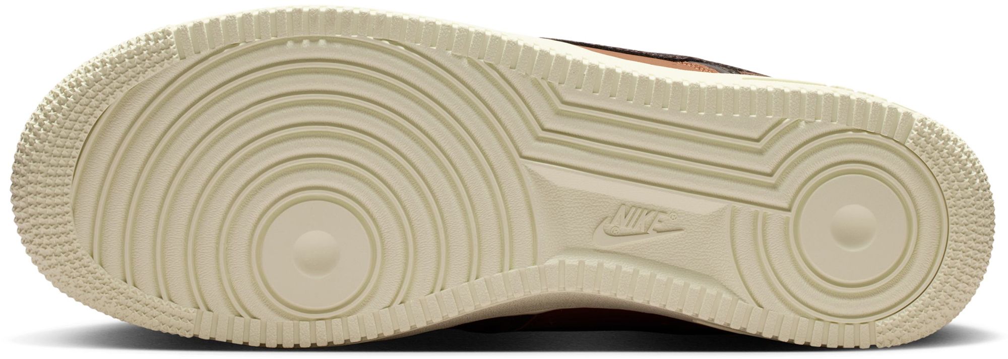 Nike Men's Air Force 1 '07 LV8 Shoes product image