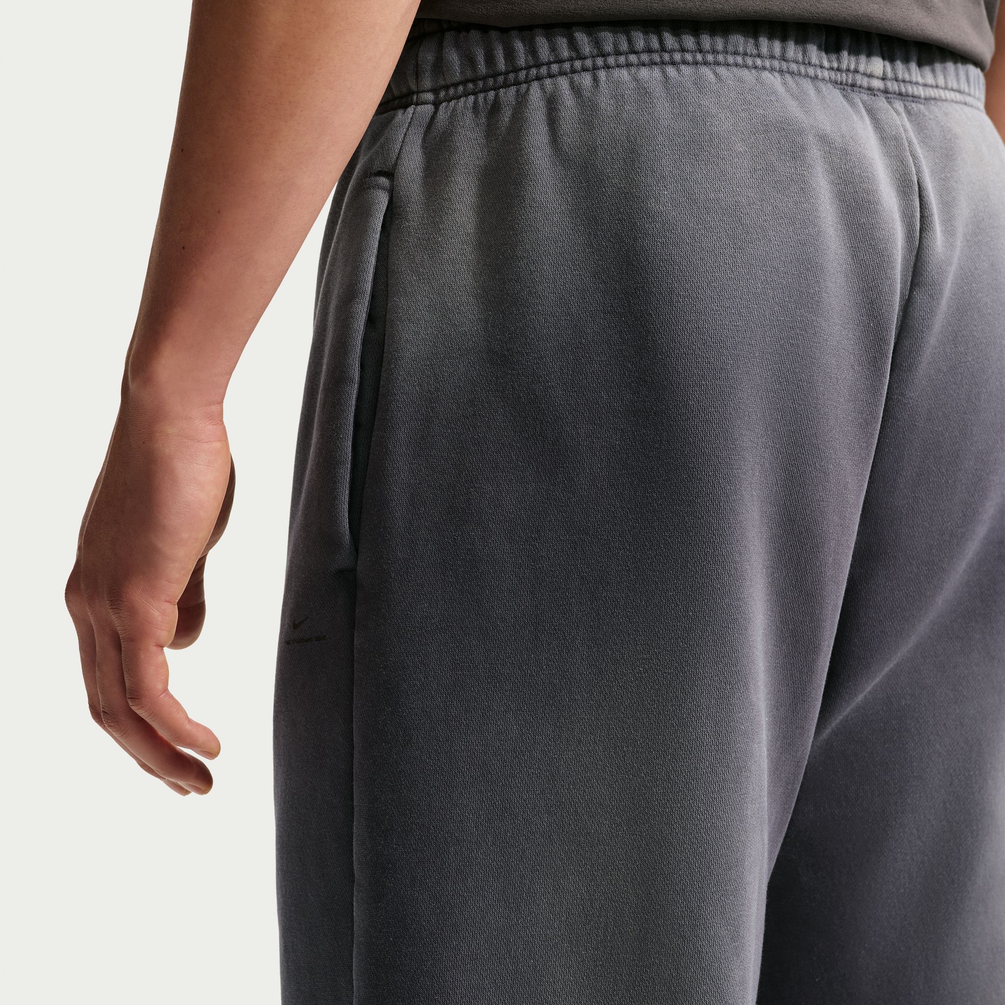 Nike Men's Standard Issue Brushed Heavy Oversized Washed Basketball Pants product image