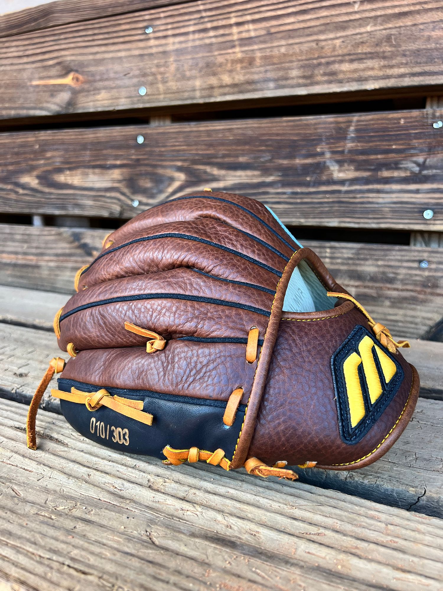 Mizuno 11.75” MCL-5001 Chipper Jones 99MVP Game Model Limited Edition Glove 2025 product image