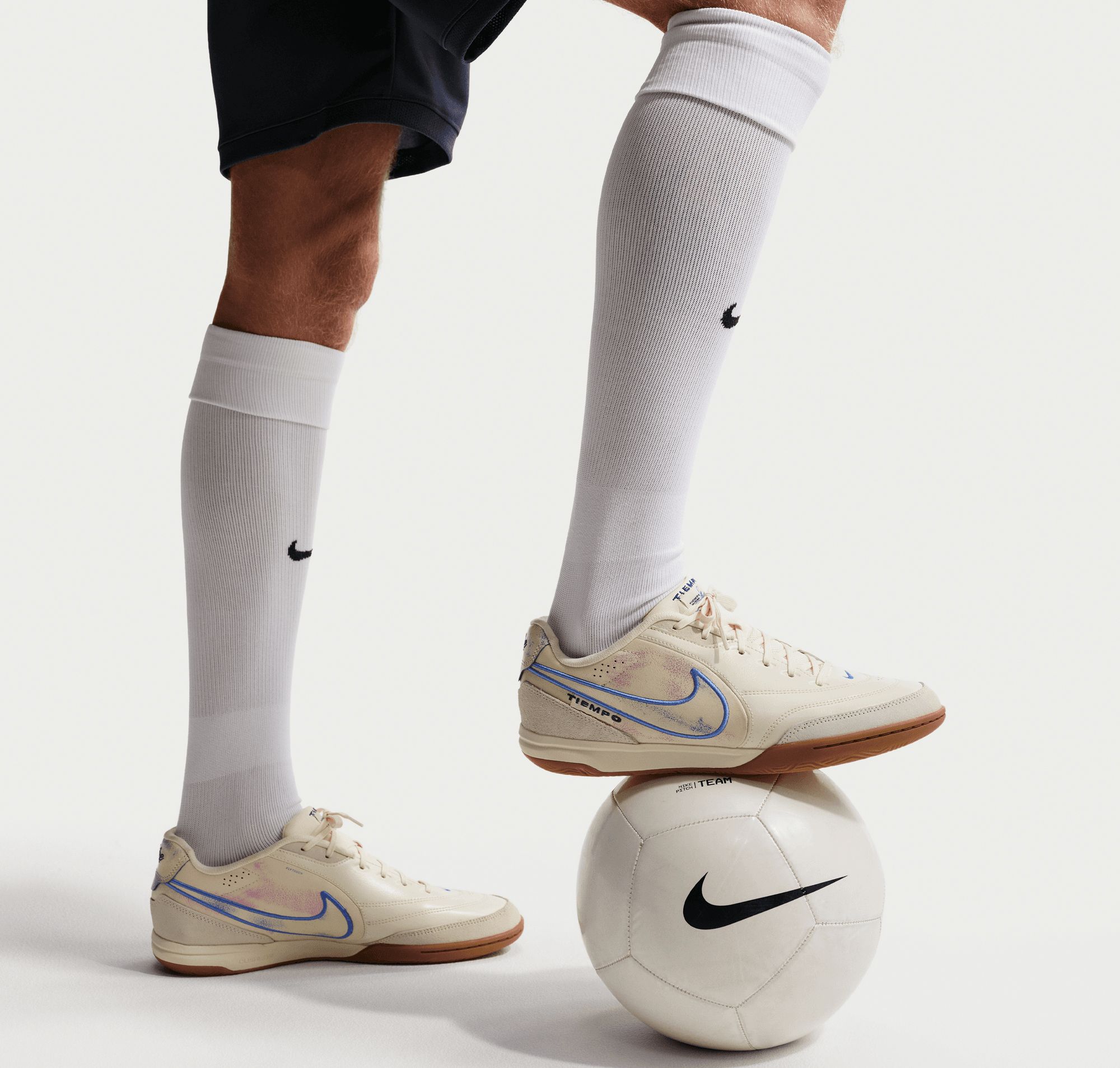 Nike Tiempo Streetgato Premium Indoor Soccer Shoes product image
