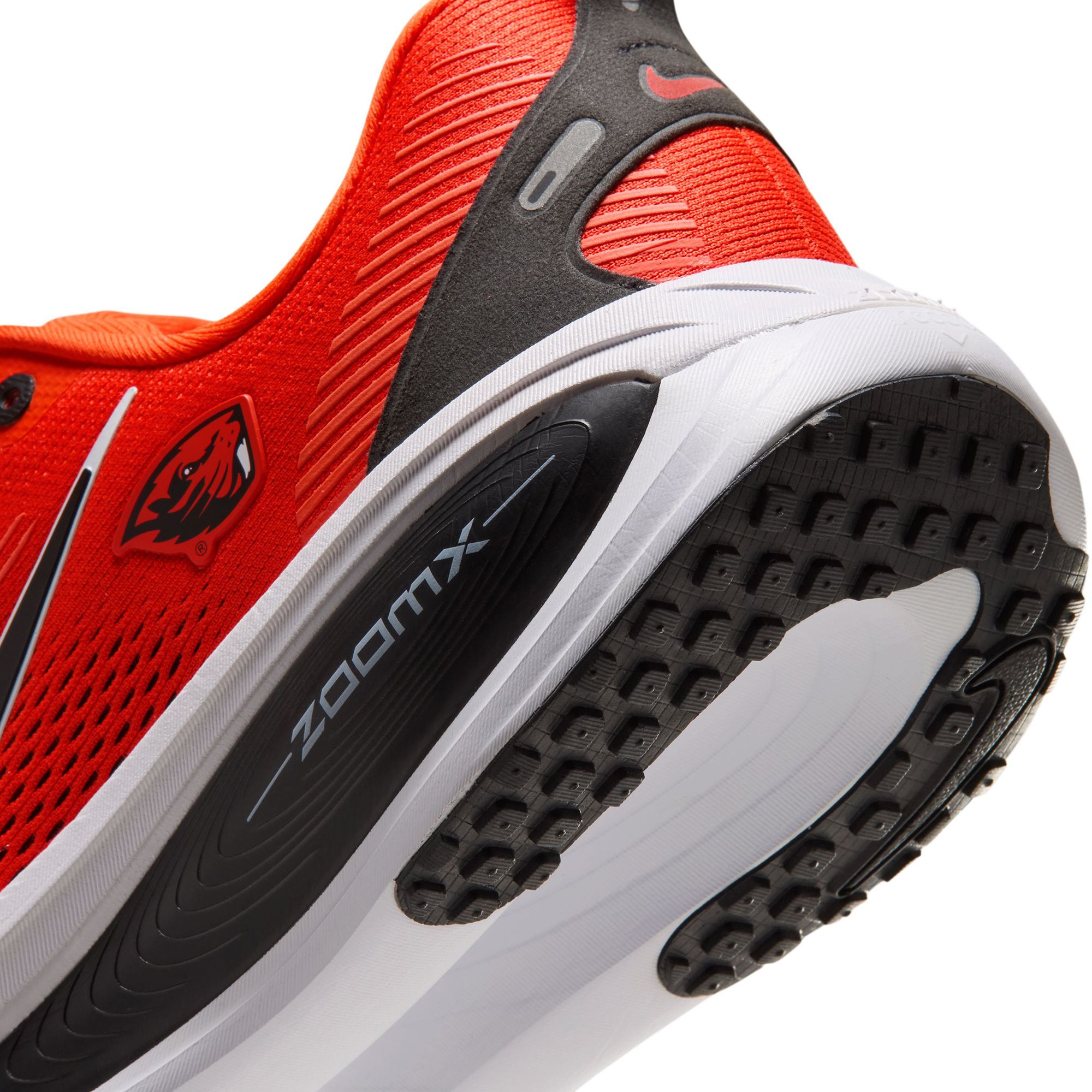 Nike Vomero 18 Oregon State Running Shoes product image