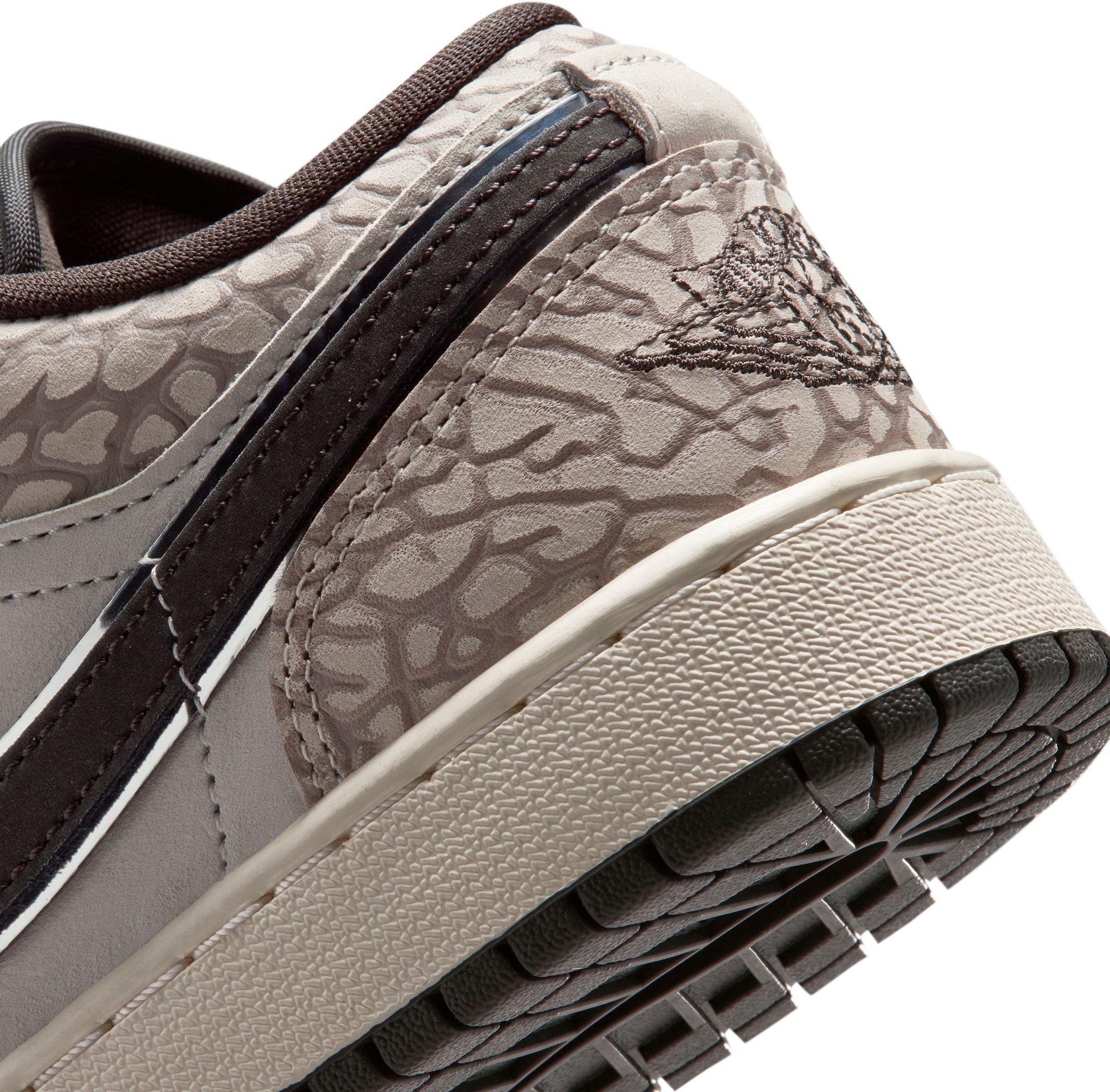 Jordan Kids' Grade School Air Jordan 1 Low Basketball Shoes product image