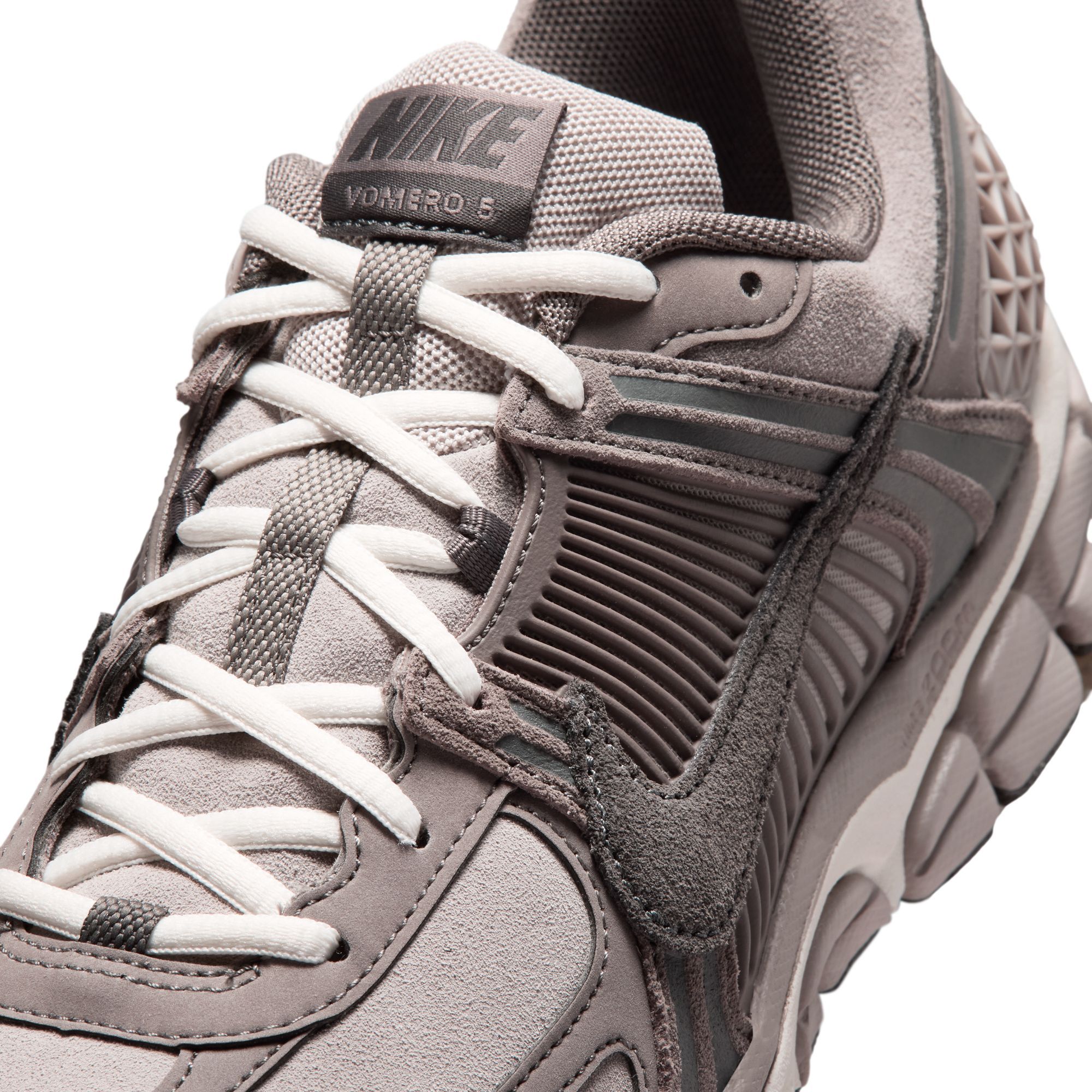 Nike Men's Zoom Vomero 5 SE Shoes product image