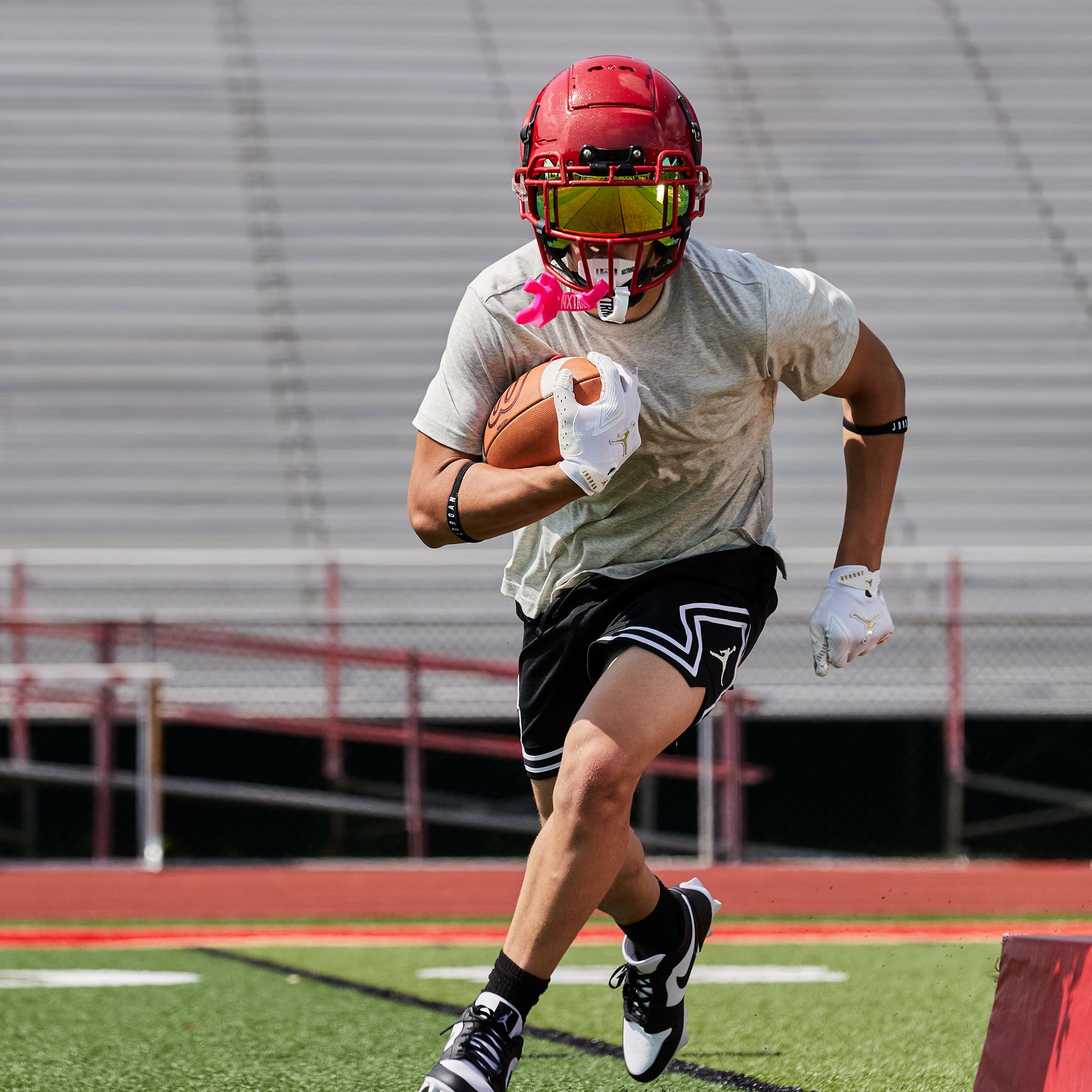 Jordan Fly Lock 2.0 Metallic Football Gloves product image