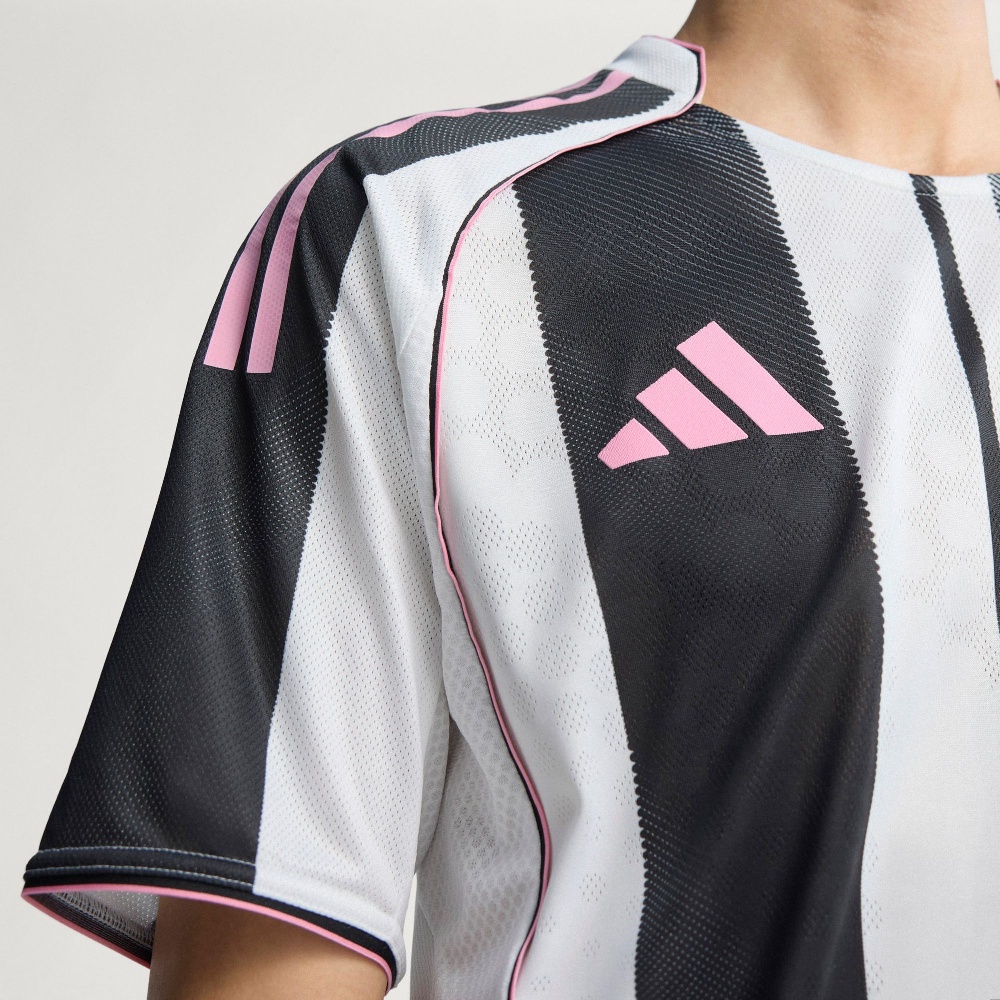 adidas Adult Juventus 2025-26 Home Authentic Jersey product image