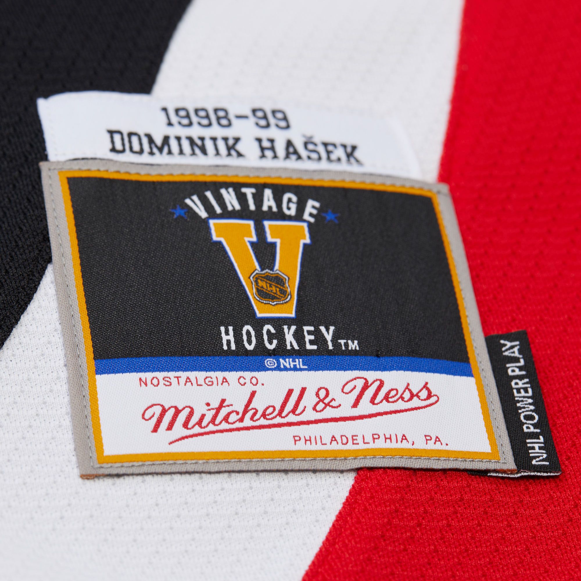 Mitchell & Ness Men's Buffalo Sabres Dominik Hasek #39 1998 Black Power Play Vintage Replica Jersey product image
