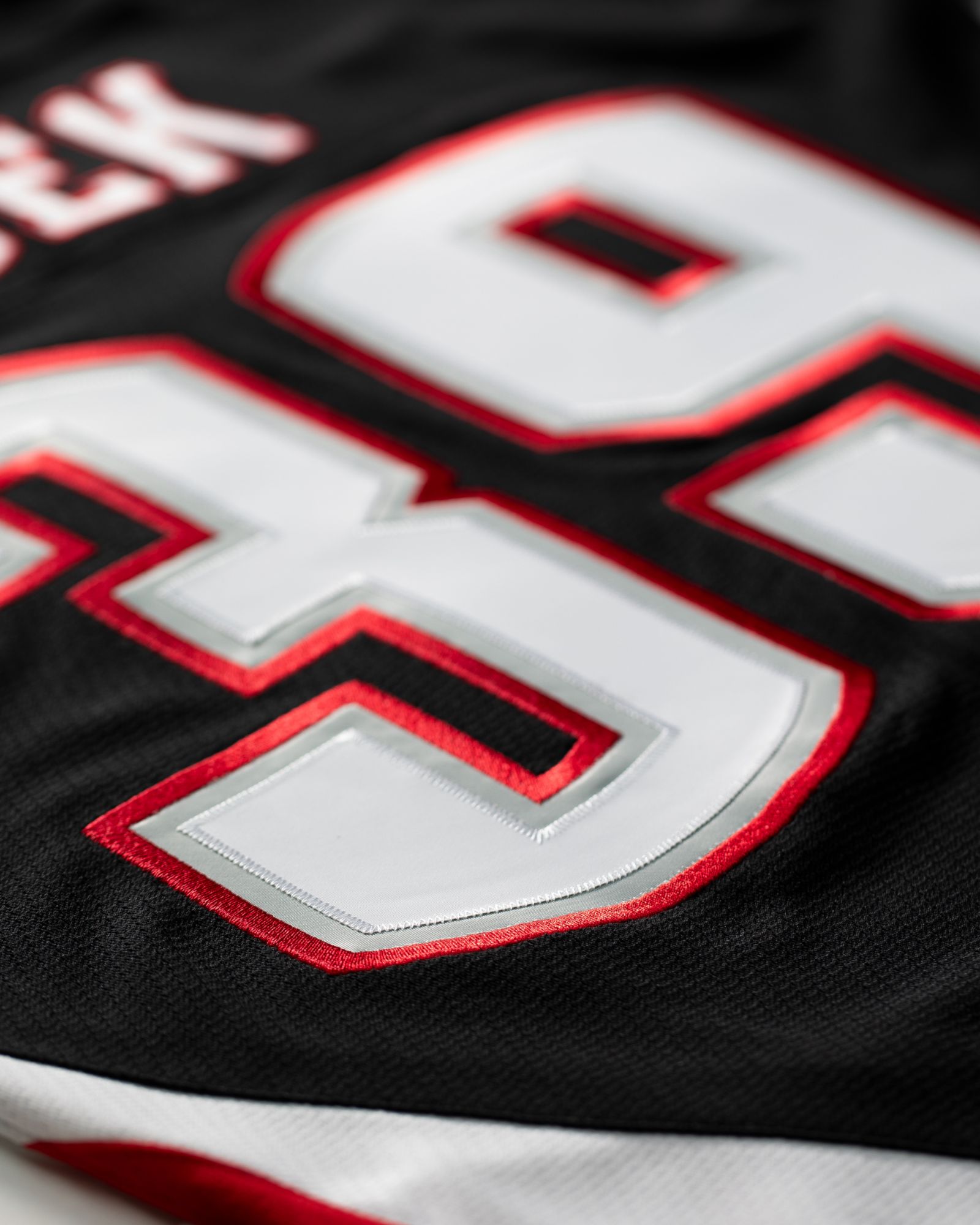 Mitchell & Ness Men's Buffalo Sabres Dominik Hasek #39 1998 Black Power Play Vintage Replica Jersey product image