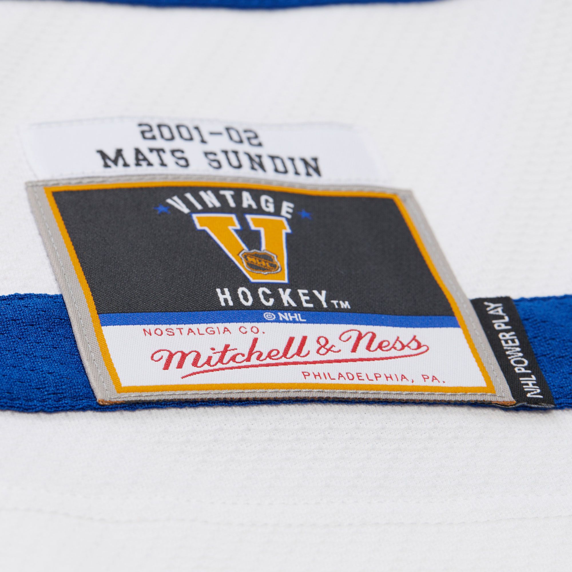 Mitchell & Ness Men's Toronto Maple Leafs Mats Sundin #13 2001 White Power Play Vintage Replica Jersey product image