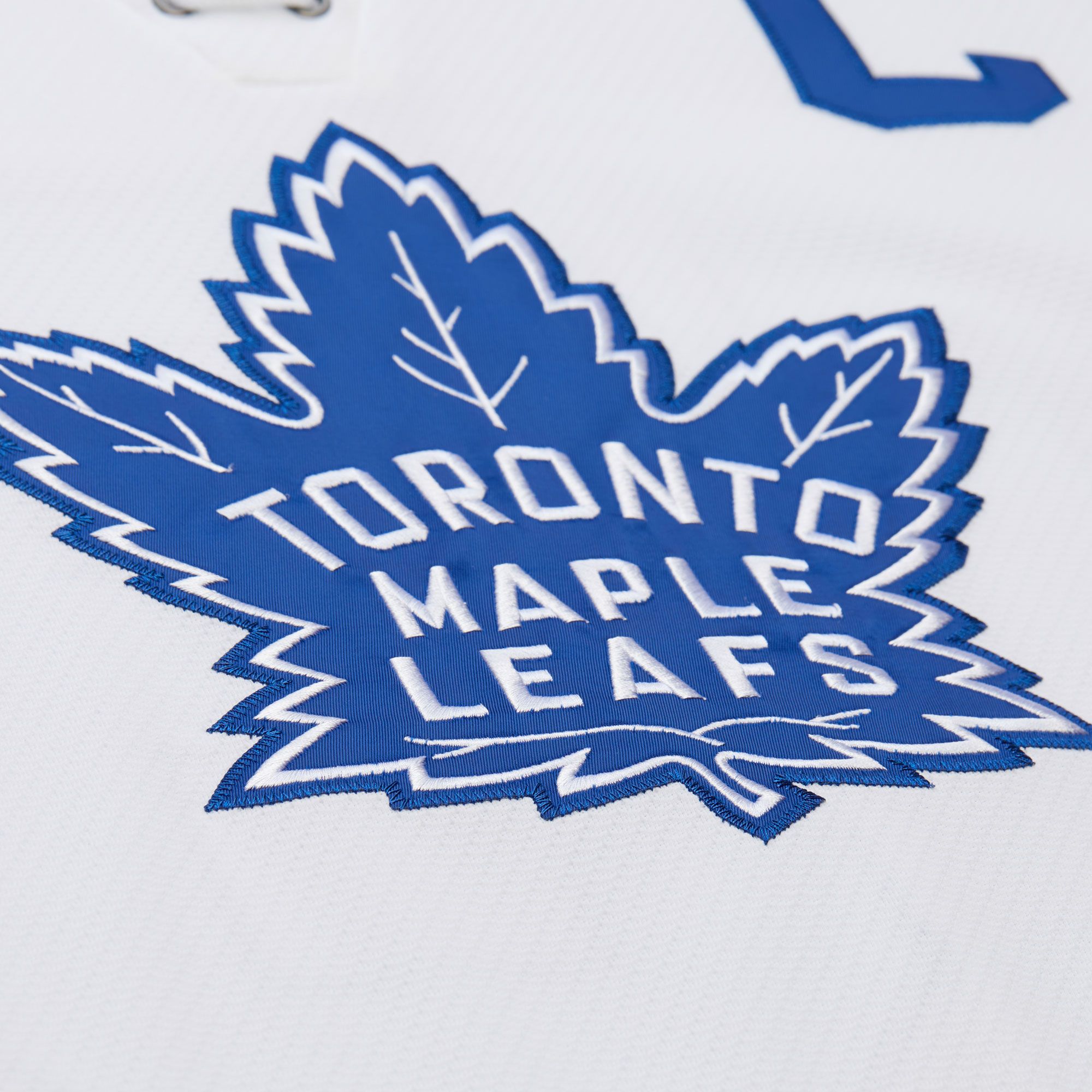 Mitchell & Ness Men's Toronto Maple Leafs Mats Sundin #13 2001 White Power Play Vintage Replica Jersey product image