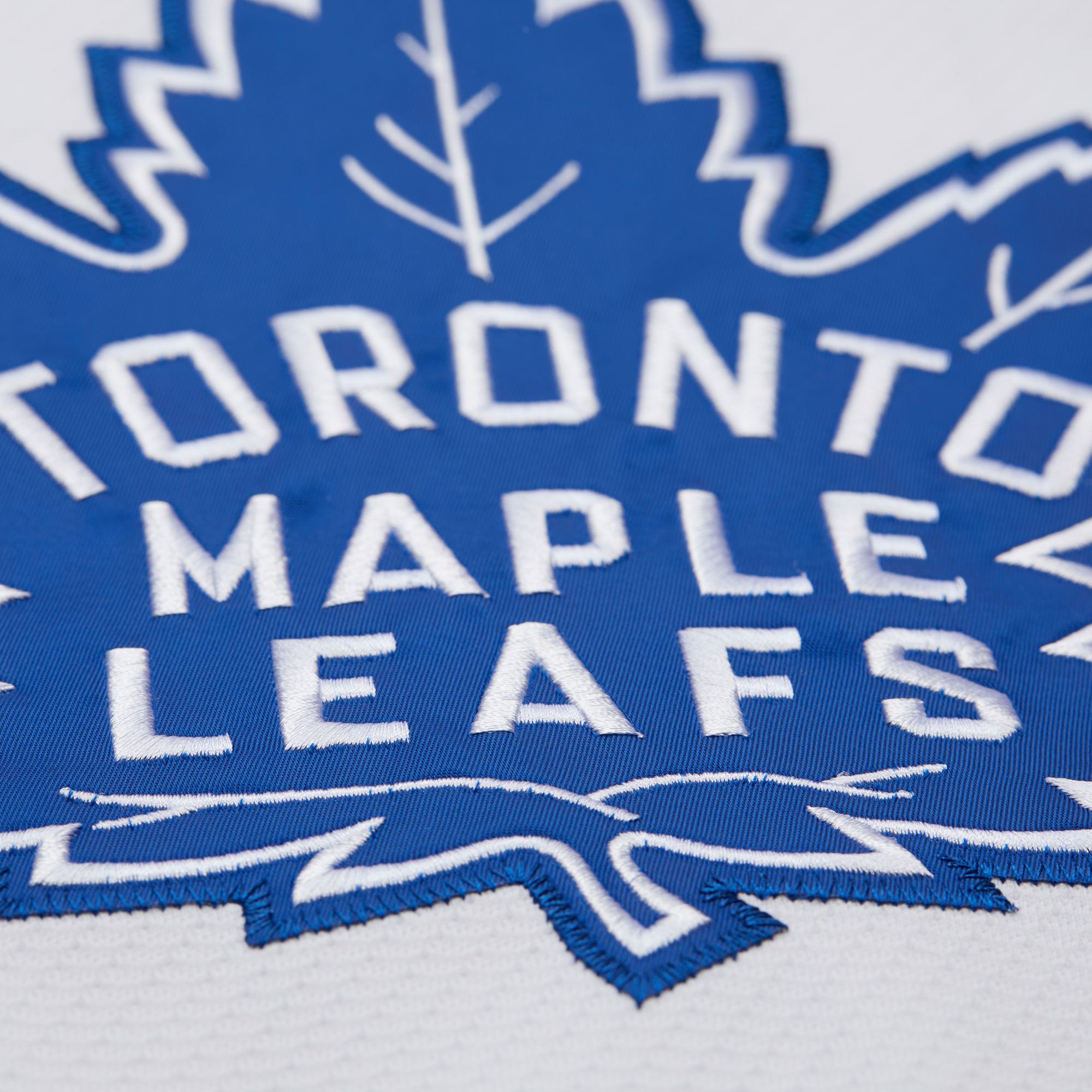 Mitchell & Ness Men's Toronto Maple Leafs Mats Sundin #13 2001 White Power Play Vintage Replica Jersey product image