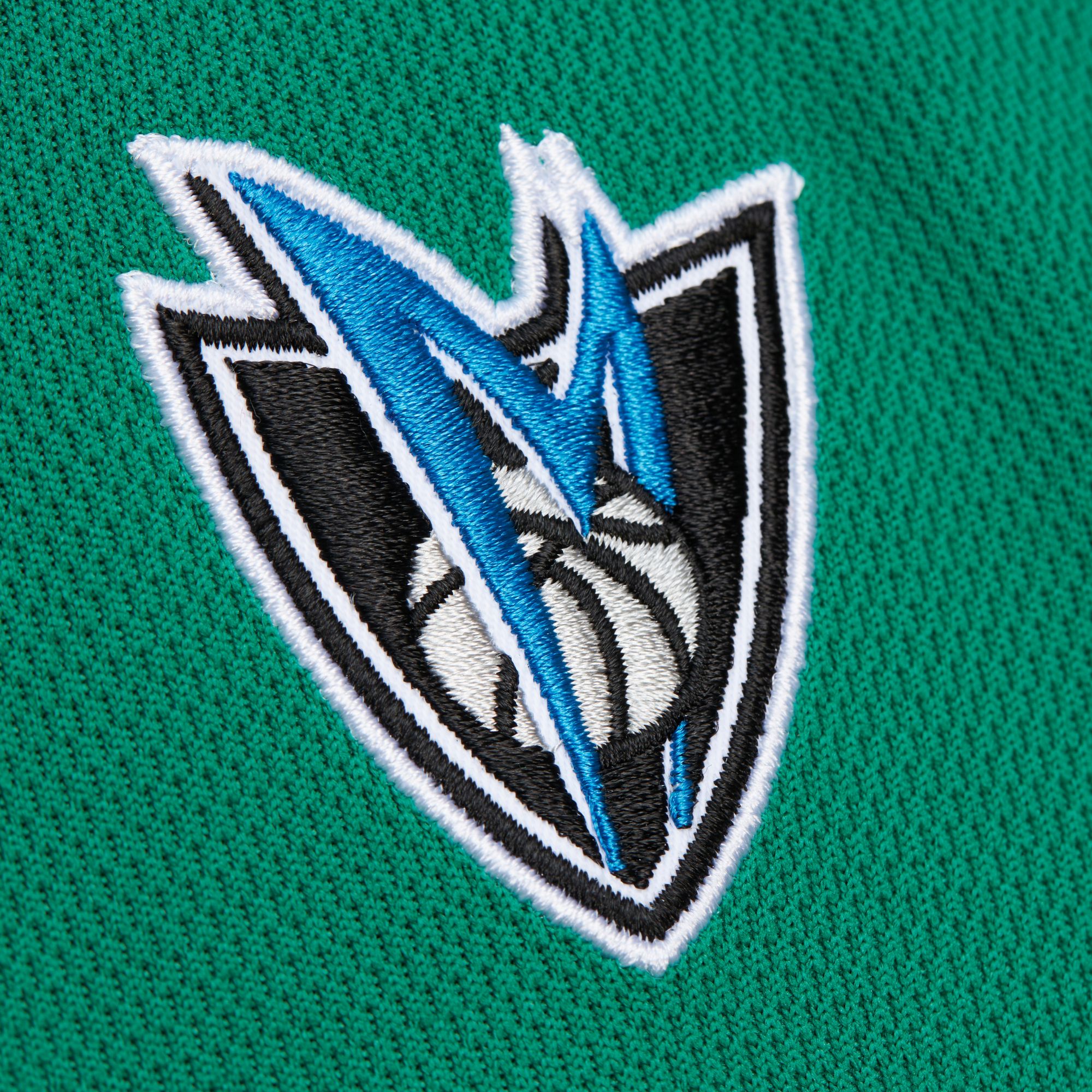 Mitchell & Ness Adult Dallas Mavericks Dirk Nowitzki #41 2004 Authentic Jersey product image