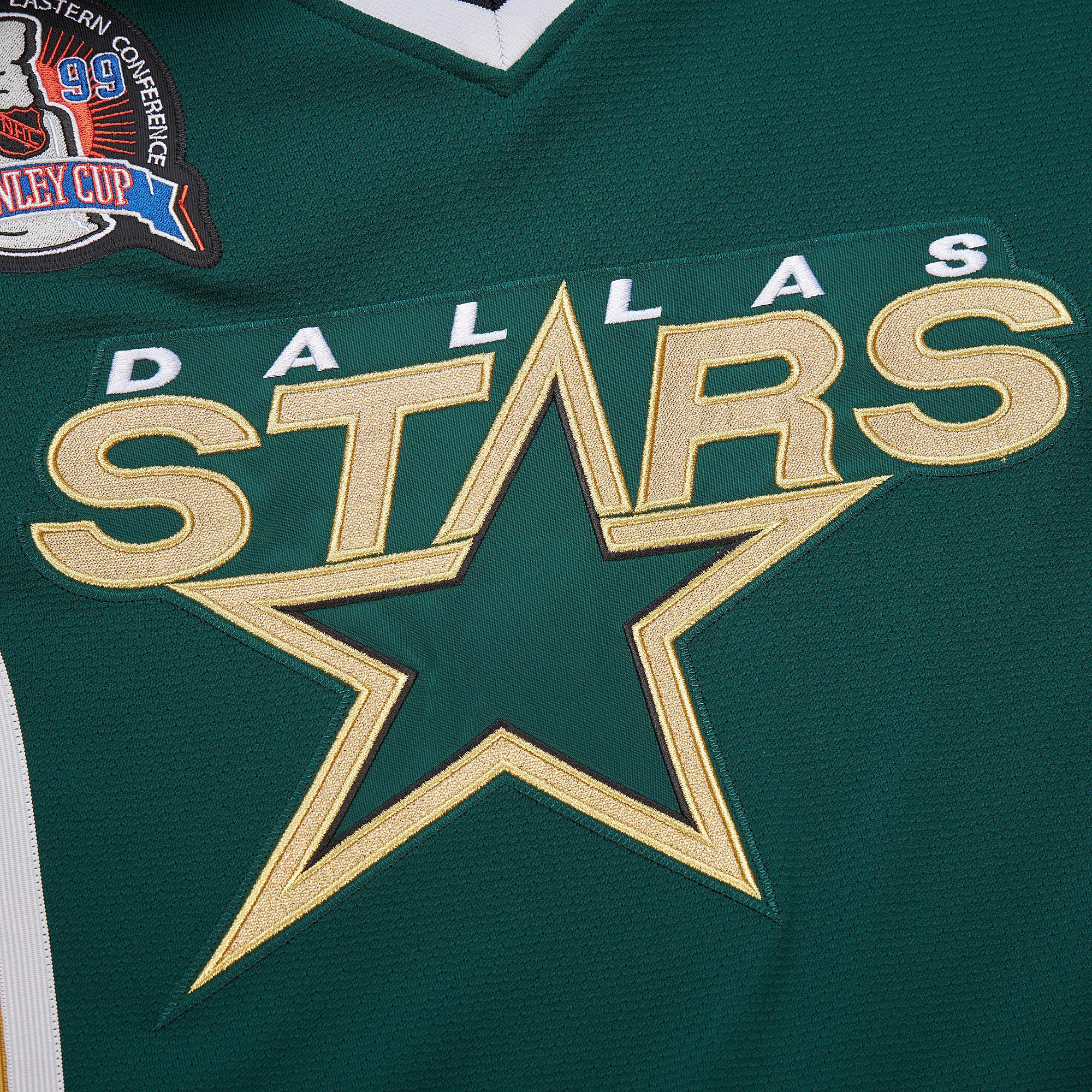 Mitchell & Ness Men's Dallas Stars Brett Hull #22 1998 Vintage Alternate Replica Jersey product image