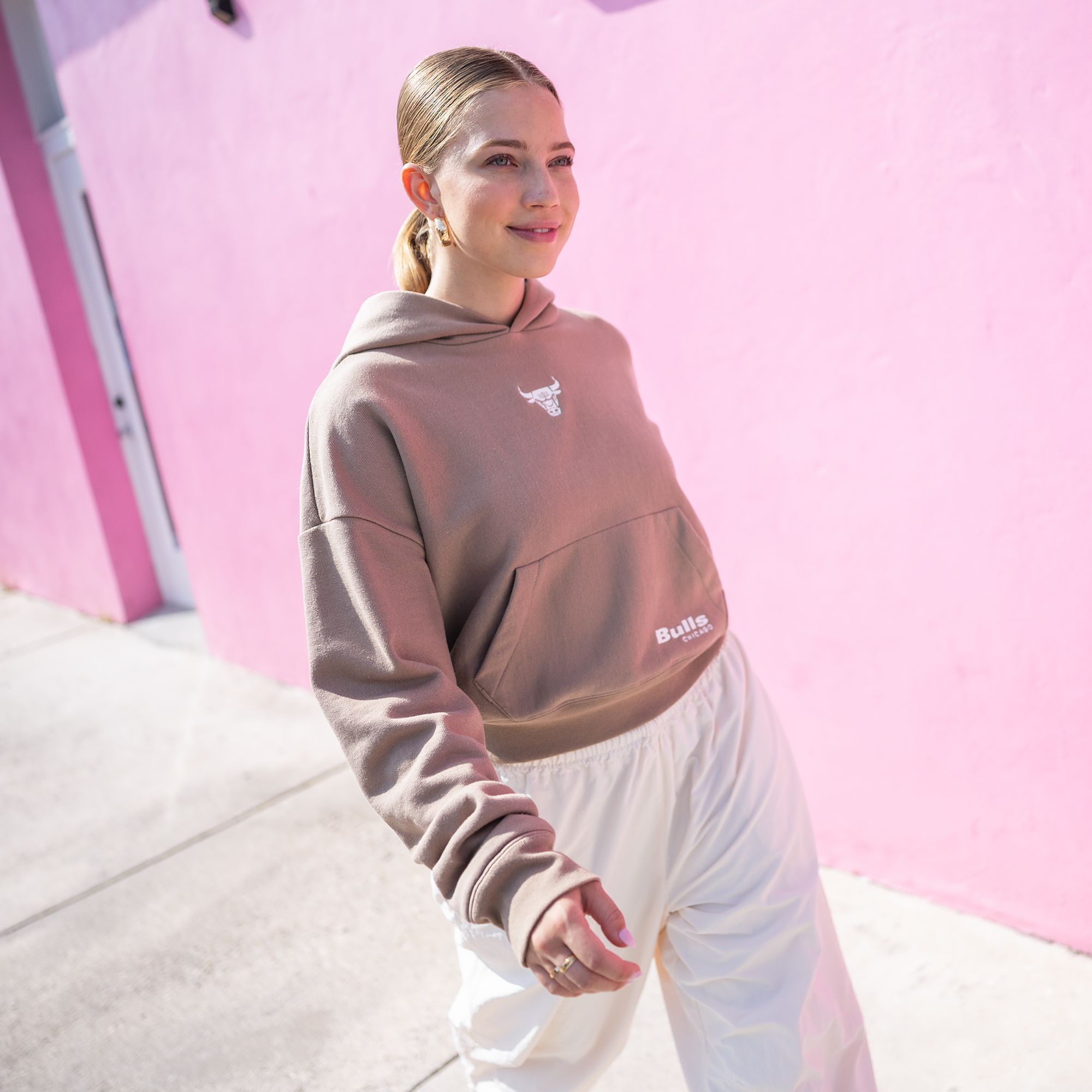 '47 Women's Chicago Bulls Brown Sue Foundation Pullover Hoodie product image