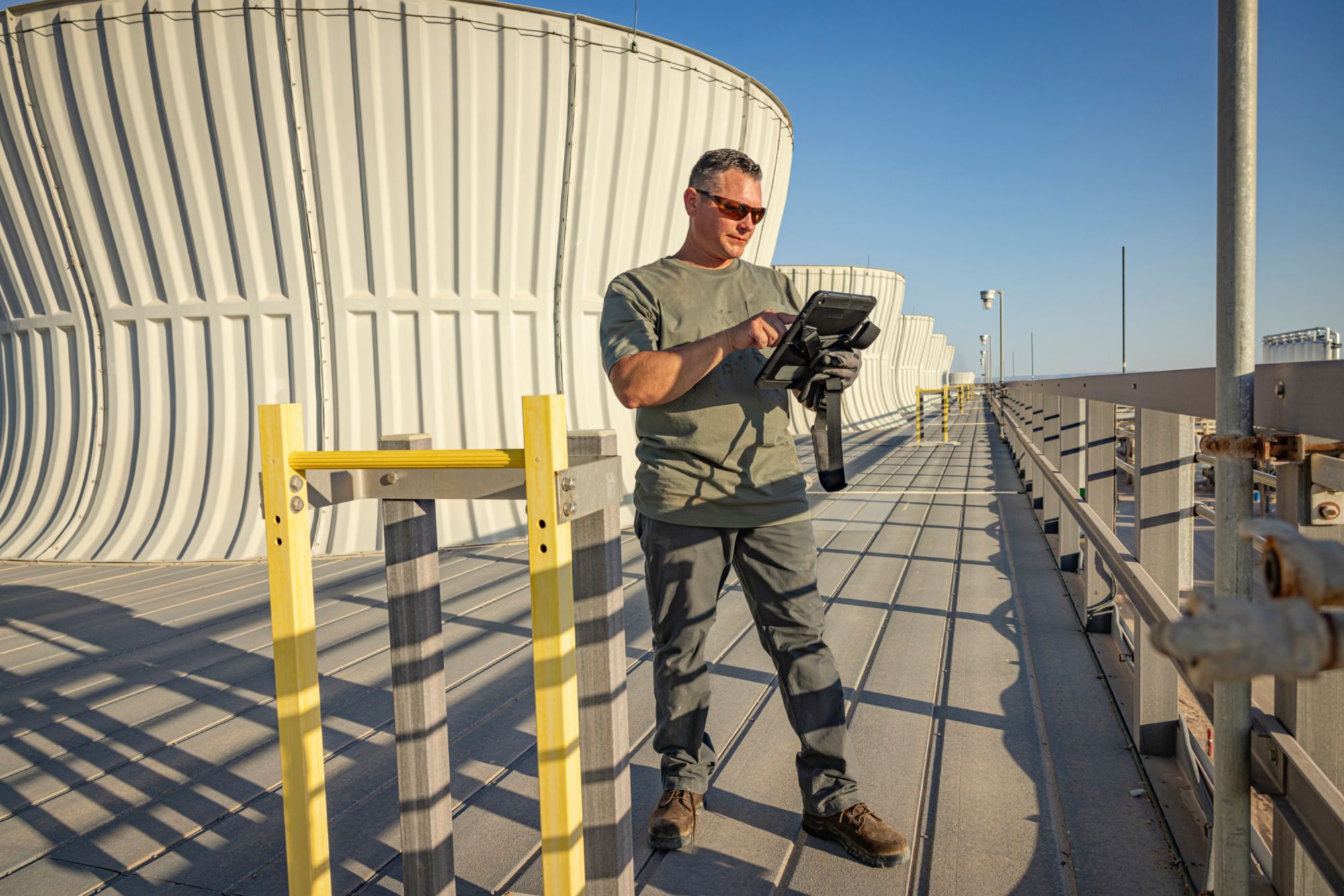 Carhartt Men's K87 Pocket T-Shirt product image