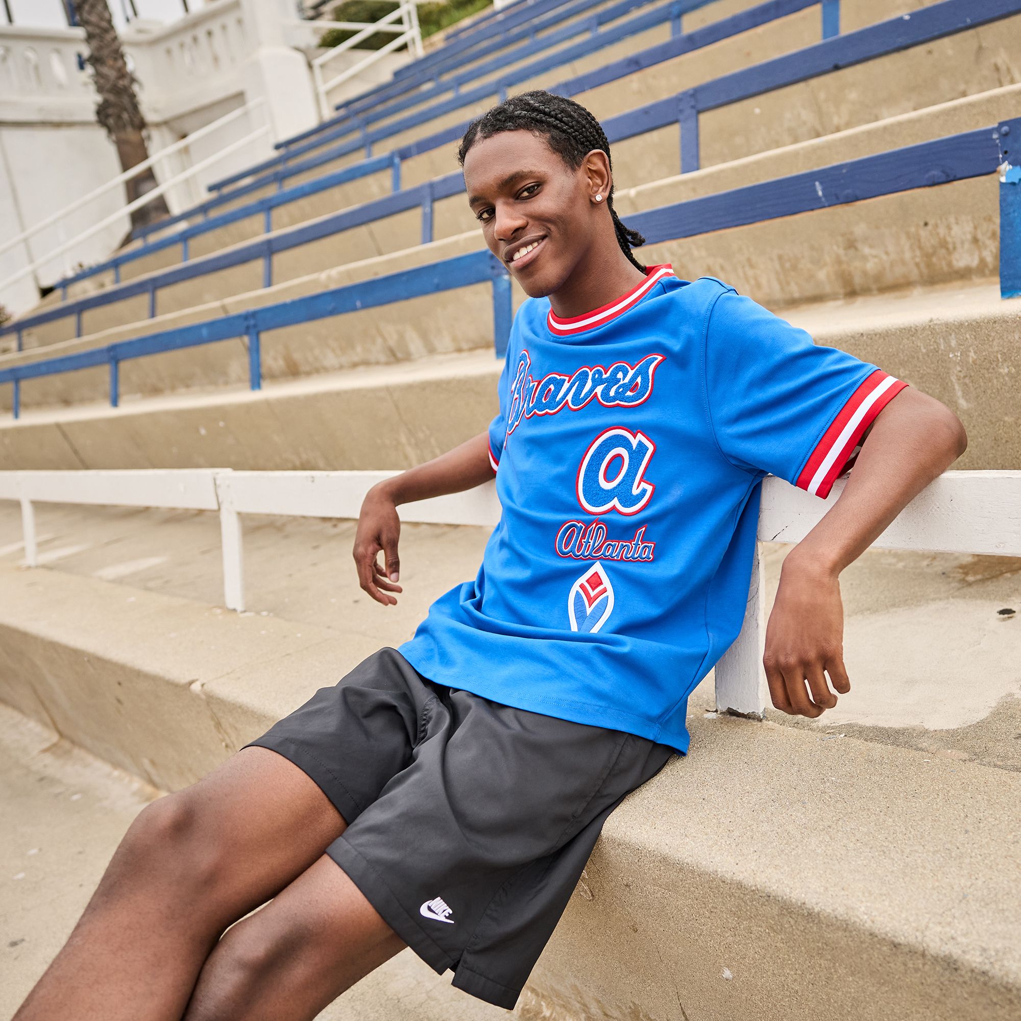 Pro Standard Men's Atlanta Braves Royal Retro Double Knit T-Shirt product image