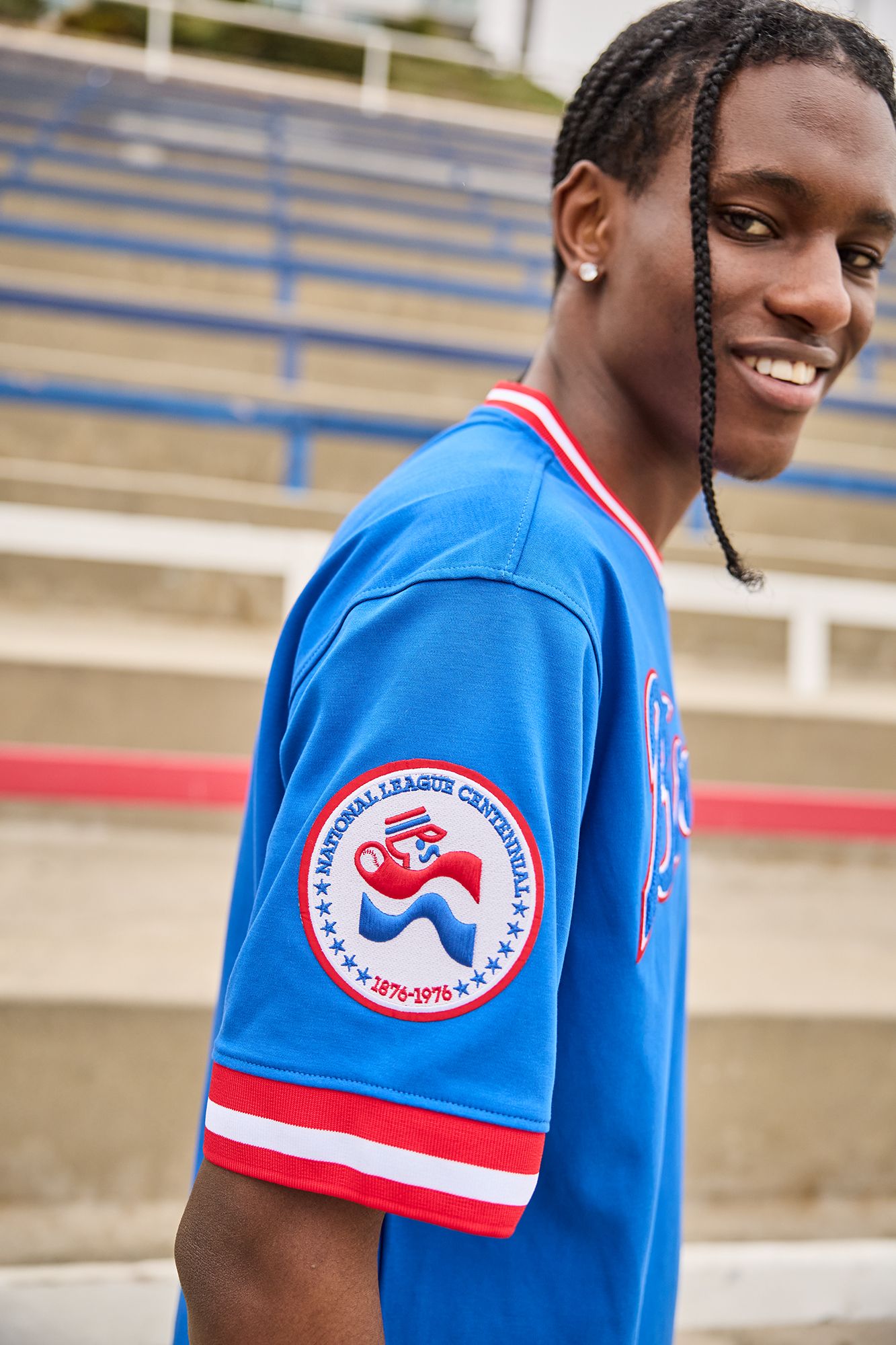 Pro Standard Men's Atlanta Braves Royal Retro Double Knit T-Shirt product image