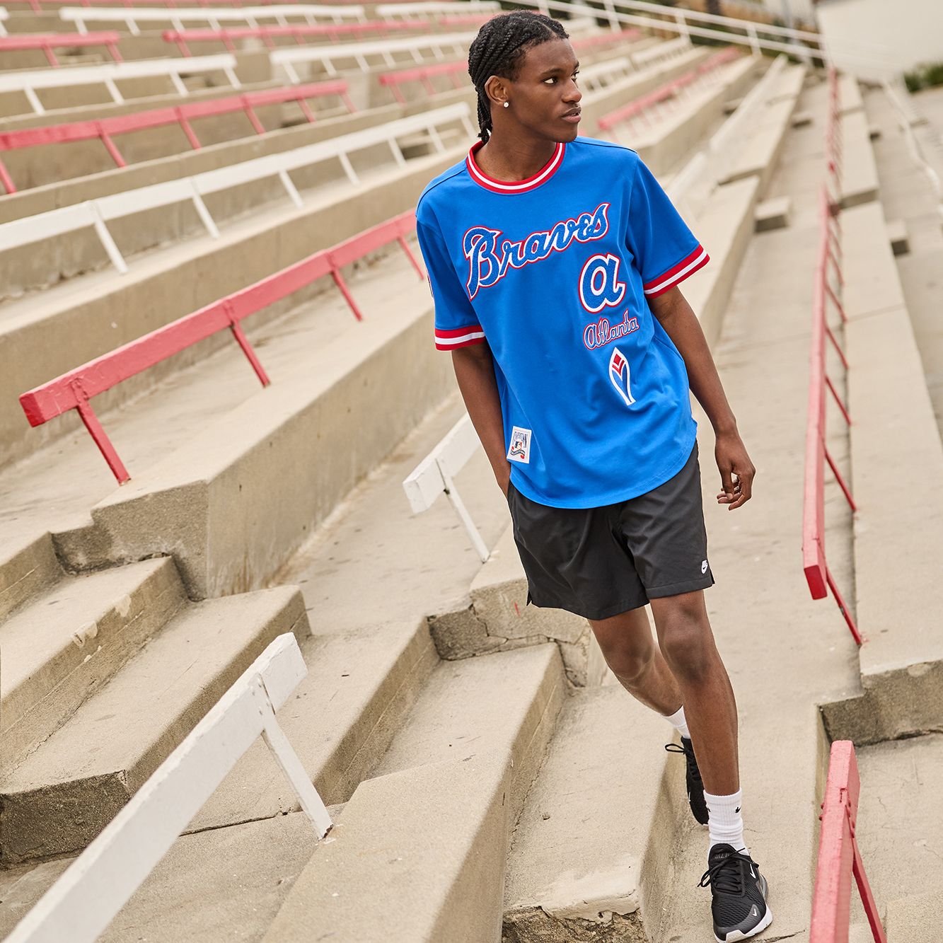 Pro Standard Men's Atlanta Braves Royal Retro Double Knit T-Shirt product image