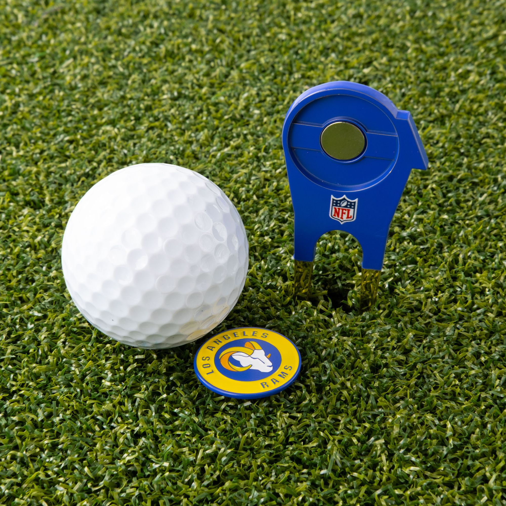 CMC Design Los Angeles Rams Divot Tool with Custom Shaped Removable Marker product image