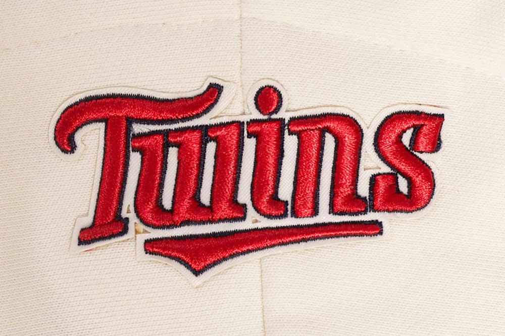 Pro Standard Women's Minnesota Twins Retro Cropped Fleece Hoodie product image