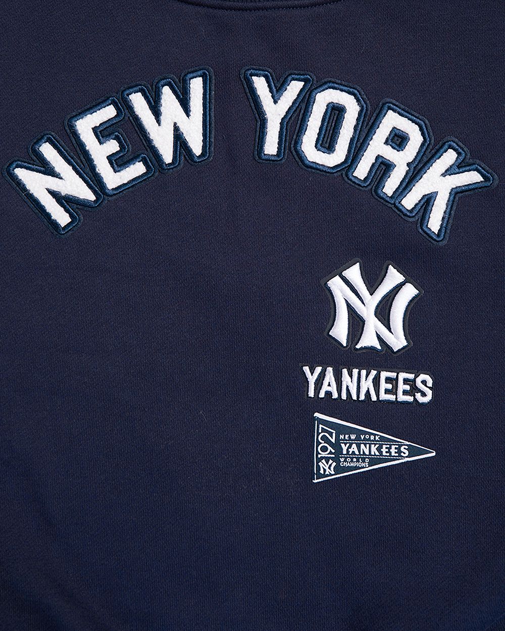 Pro Standard Women's New York Yankees Navy Logo Fleece Crew Neck Sweatshirt product image