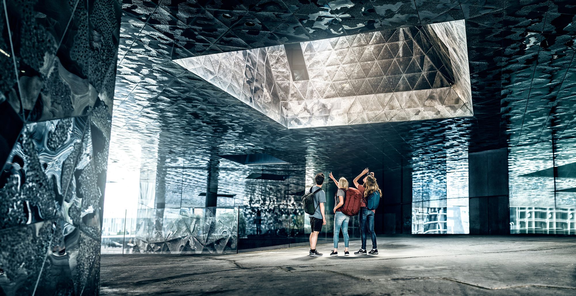 Thule Landmark 60L Backpack product image