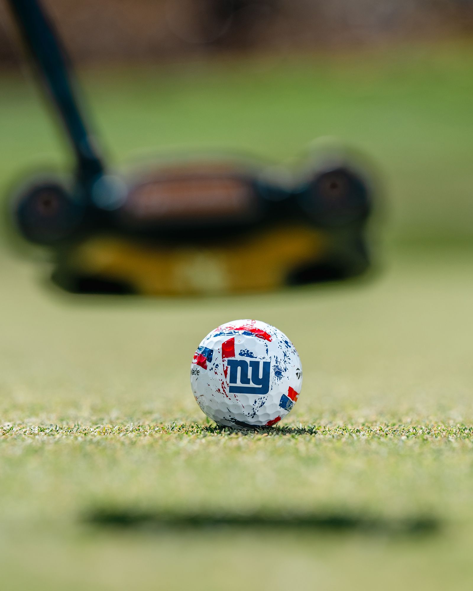 TaylorMade 2025 SpeedSoft Ink New York Giants Golf Balls product image