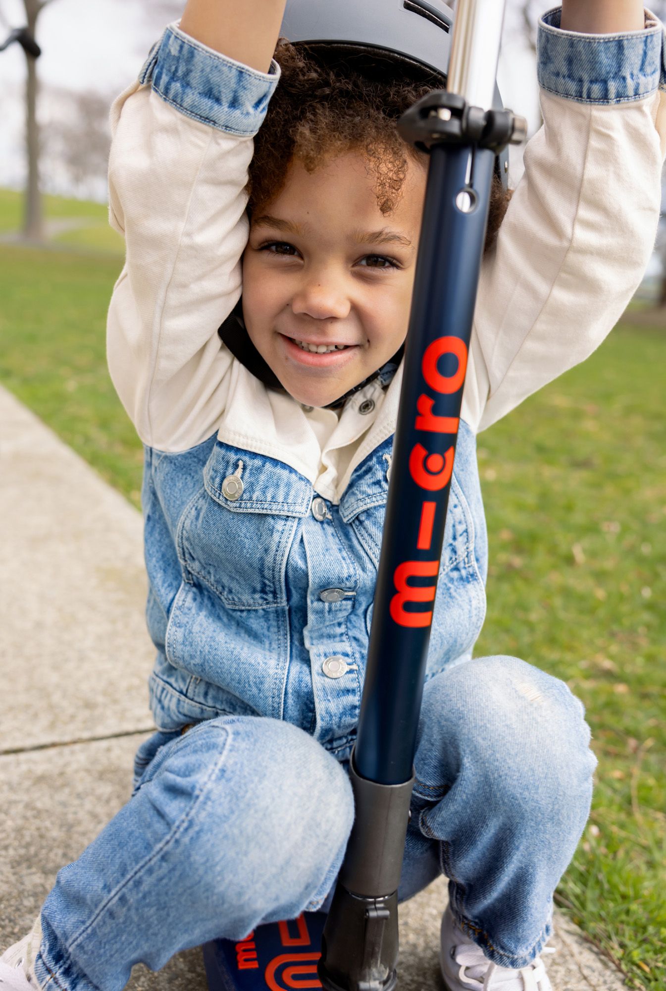 Micro Kickboard Maxi Foldable LED Scooter product image