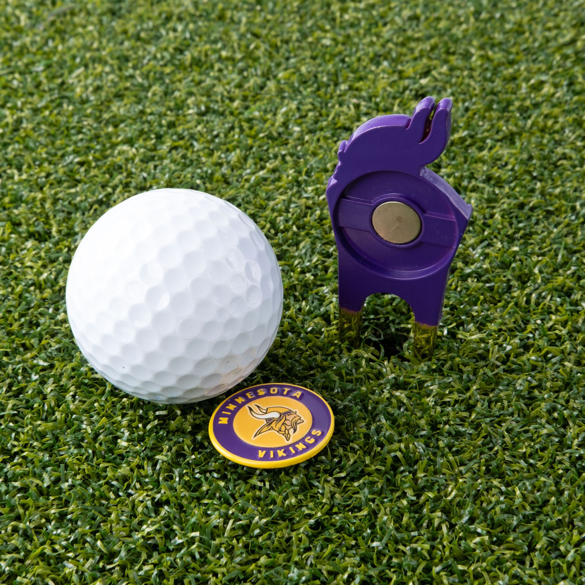 CMC Design Minnesota Vikings Divot Tool with Custom Shaped Removable Marker product image