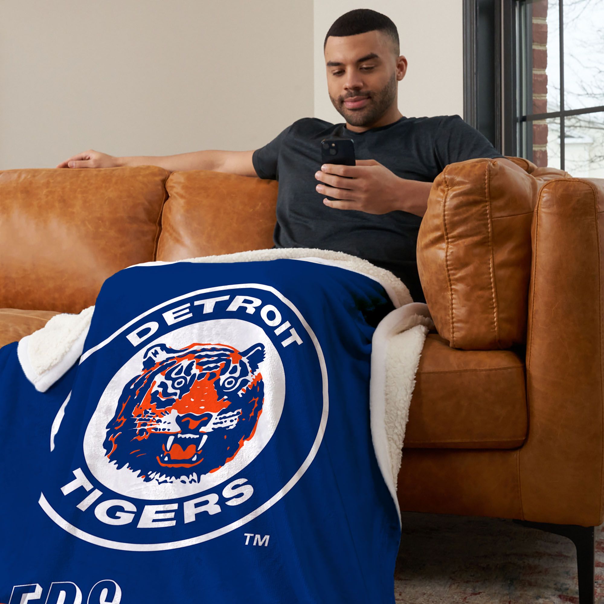 Northwest Detroit Tigers City Connect Throwback Shrpa Throw product image