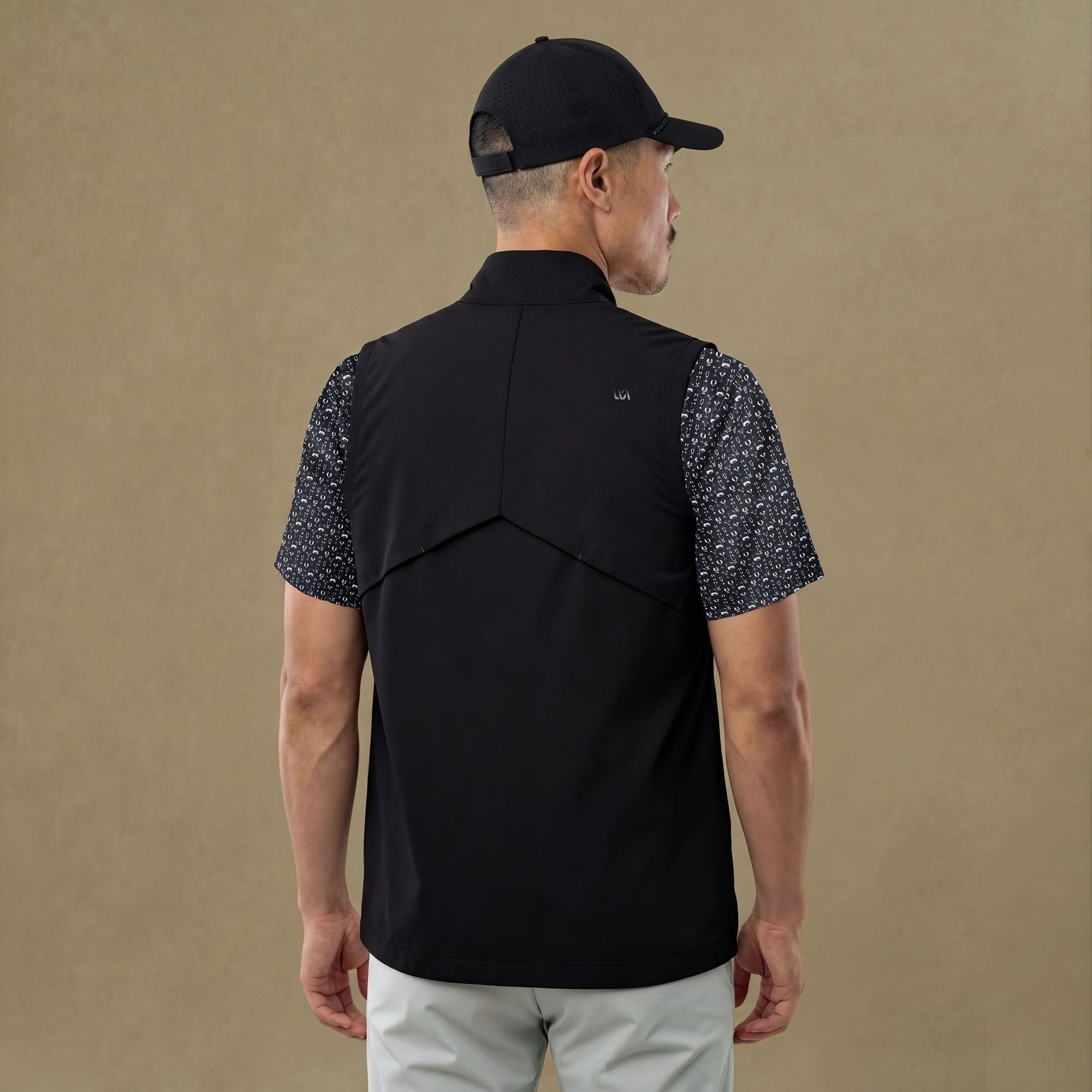 VRST Men's Woven Golf Vest product image