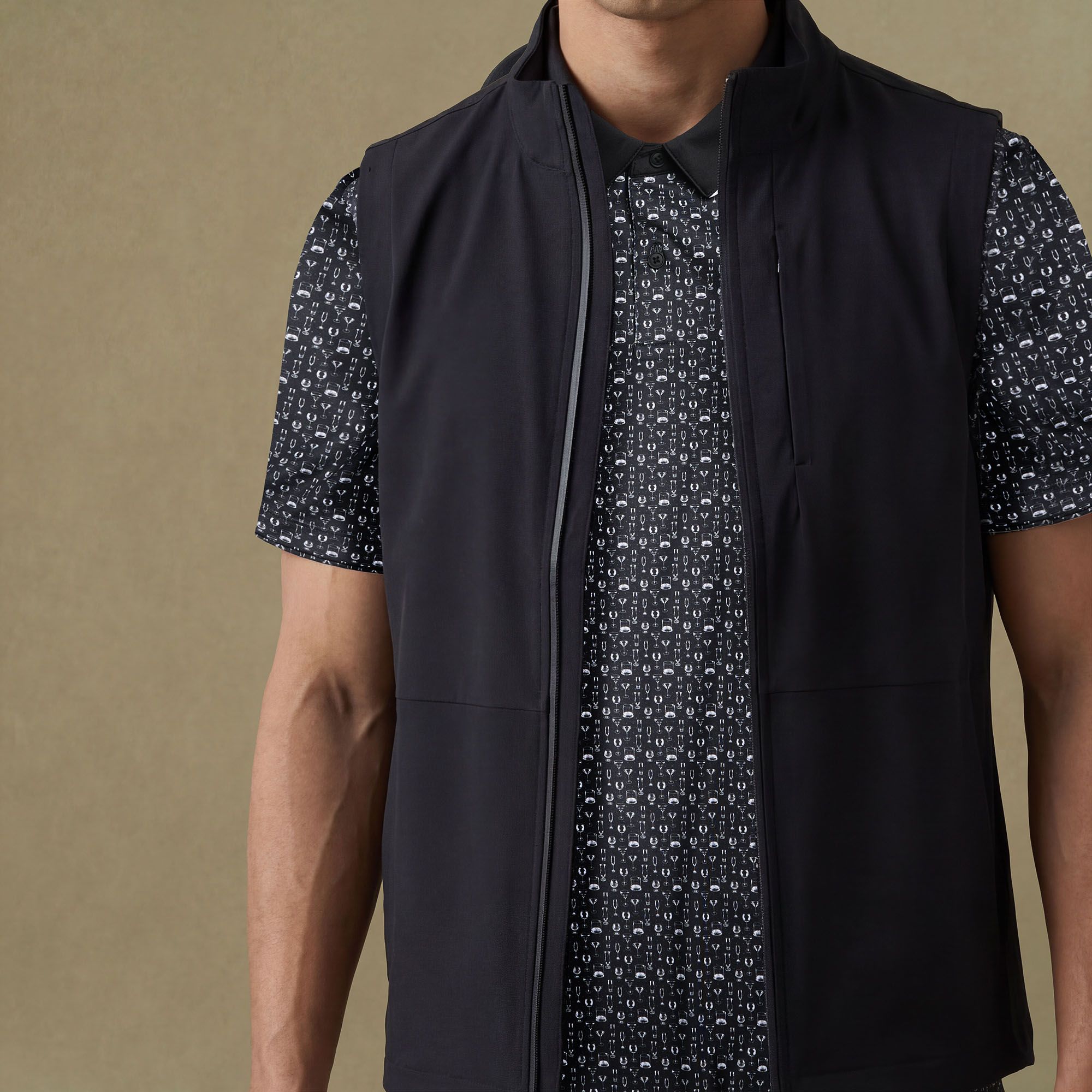 VRST Men's Woven Golf Vest product image